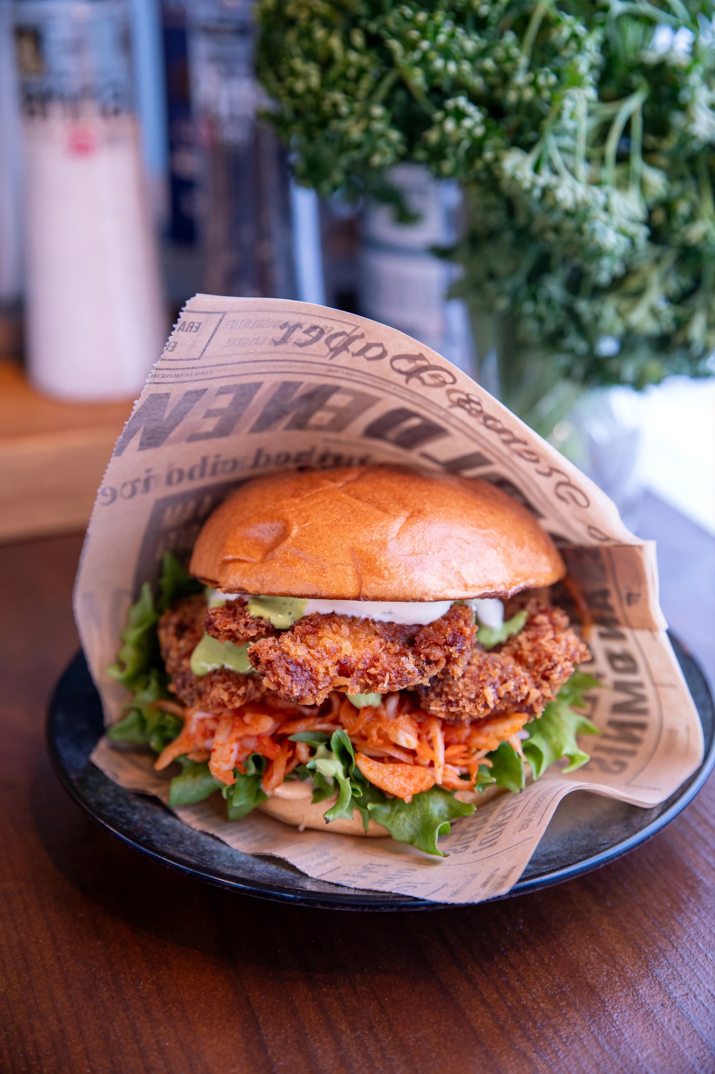 Rebaseonu Grilli krõbekana-kimchi burger