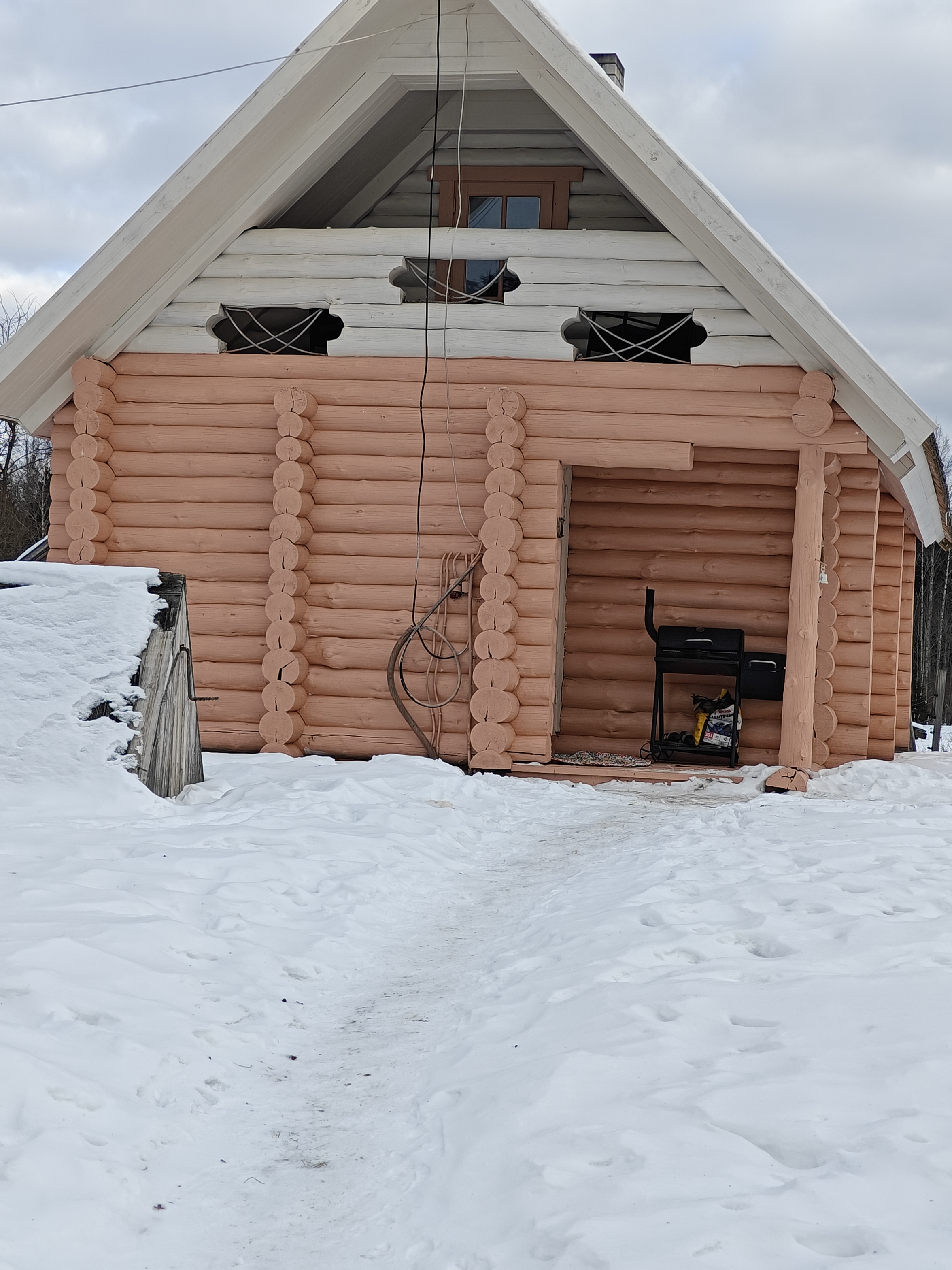 Vahtramäe saunamajas on grillimise võimalus