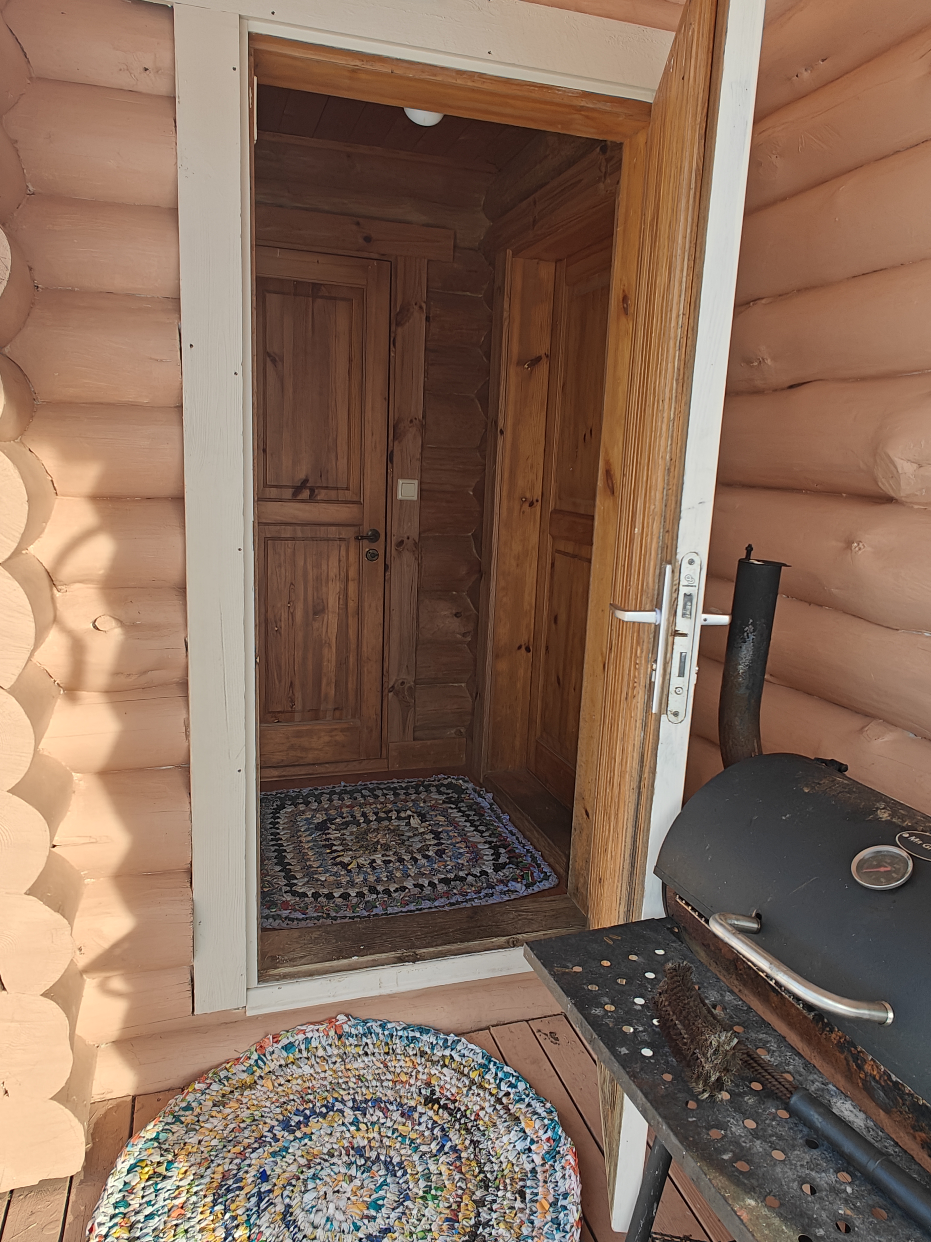 Vahtramäe saunamaja sissepääs