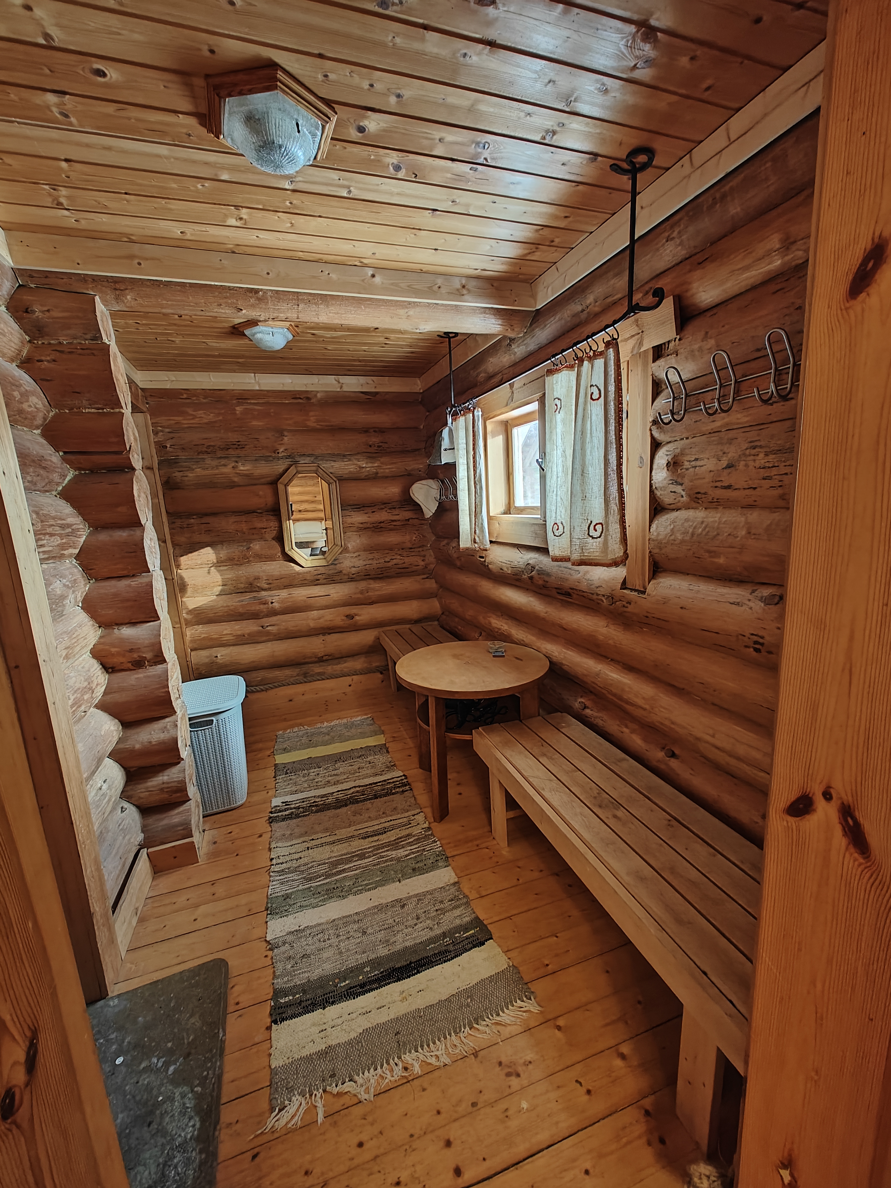 Vahtramäe saunamaja riietusruum