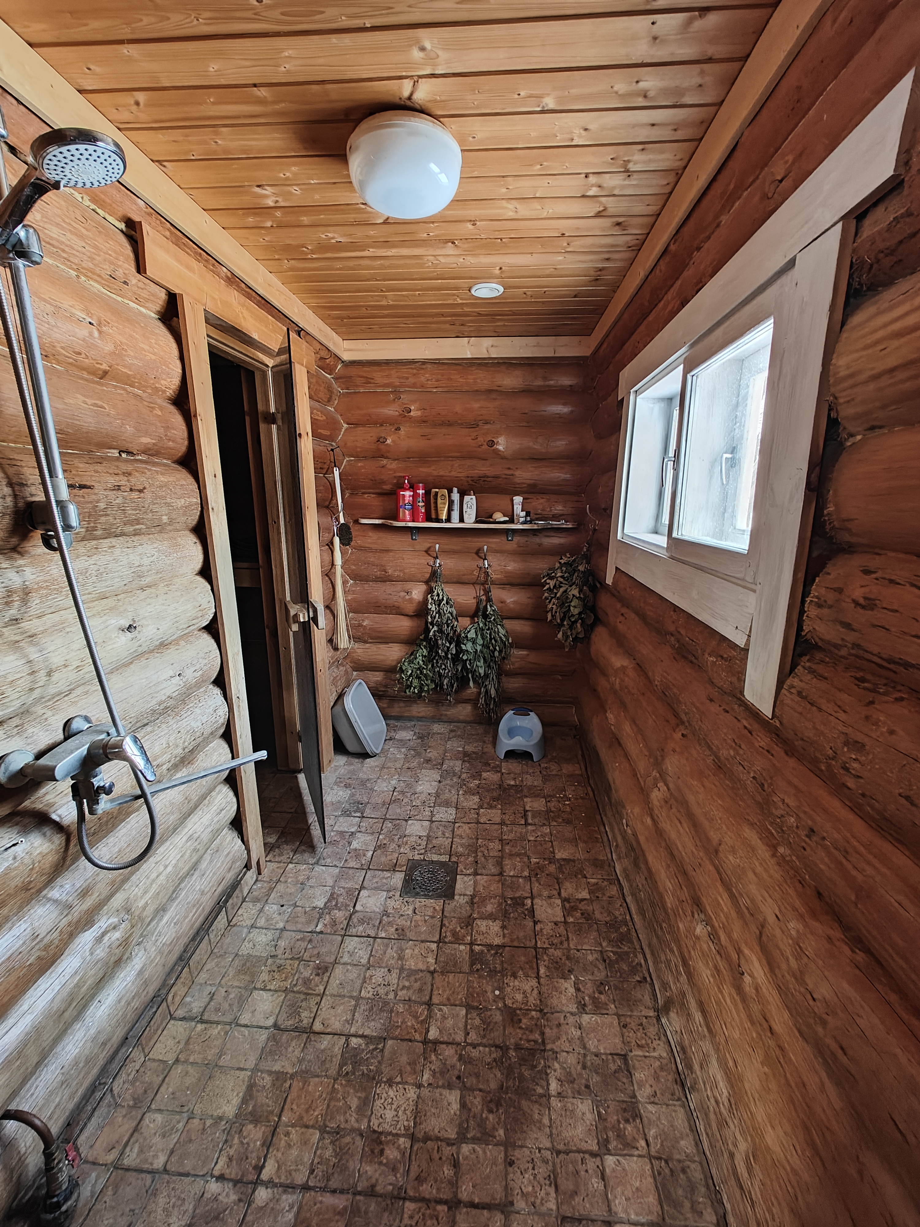 Vahtramäe saunamaja pesemisruum