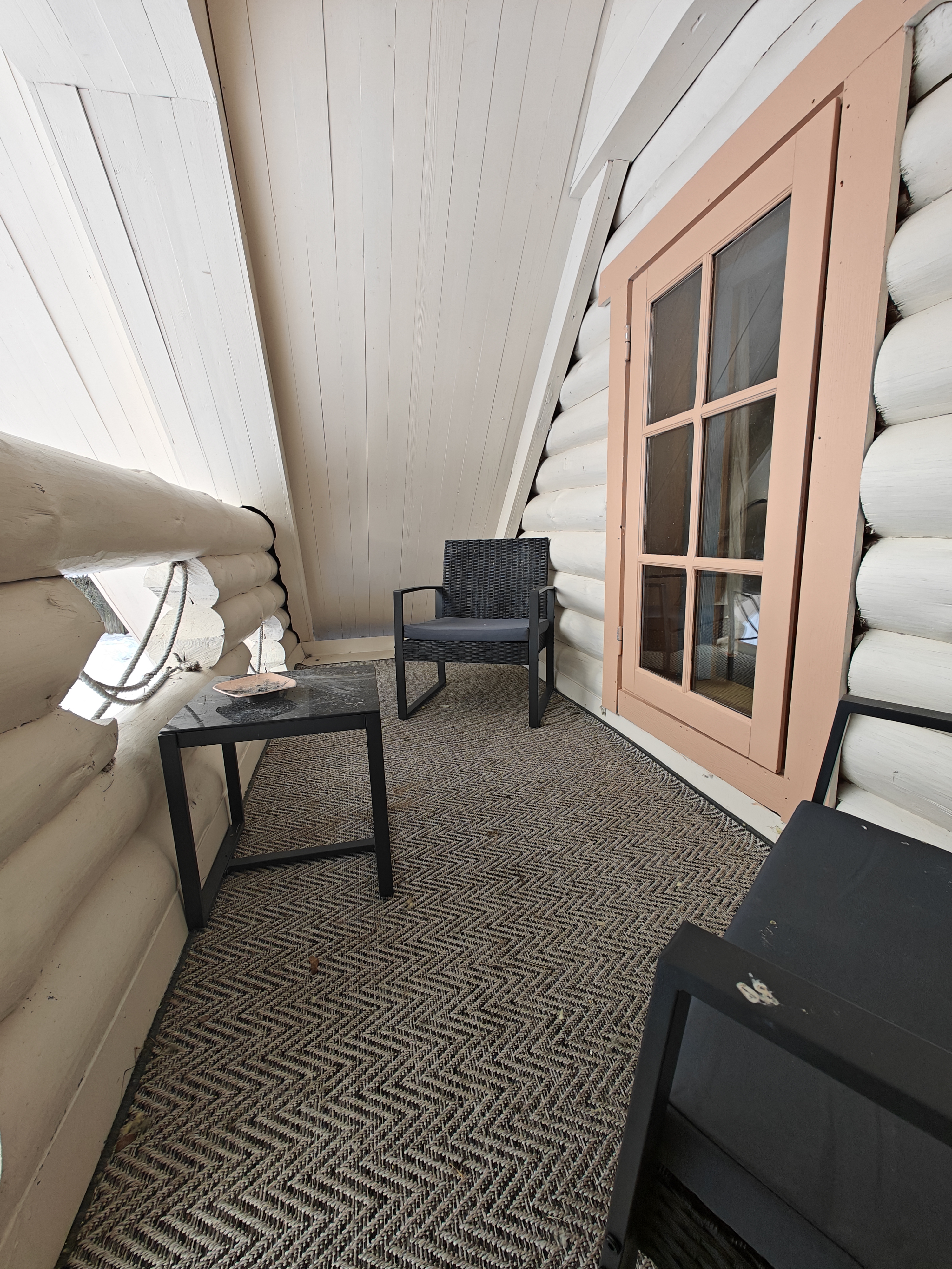 Vahtramäe saunamaja rõdu