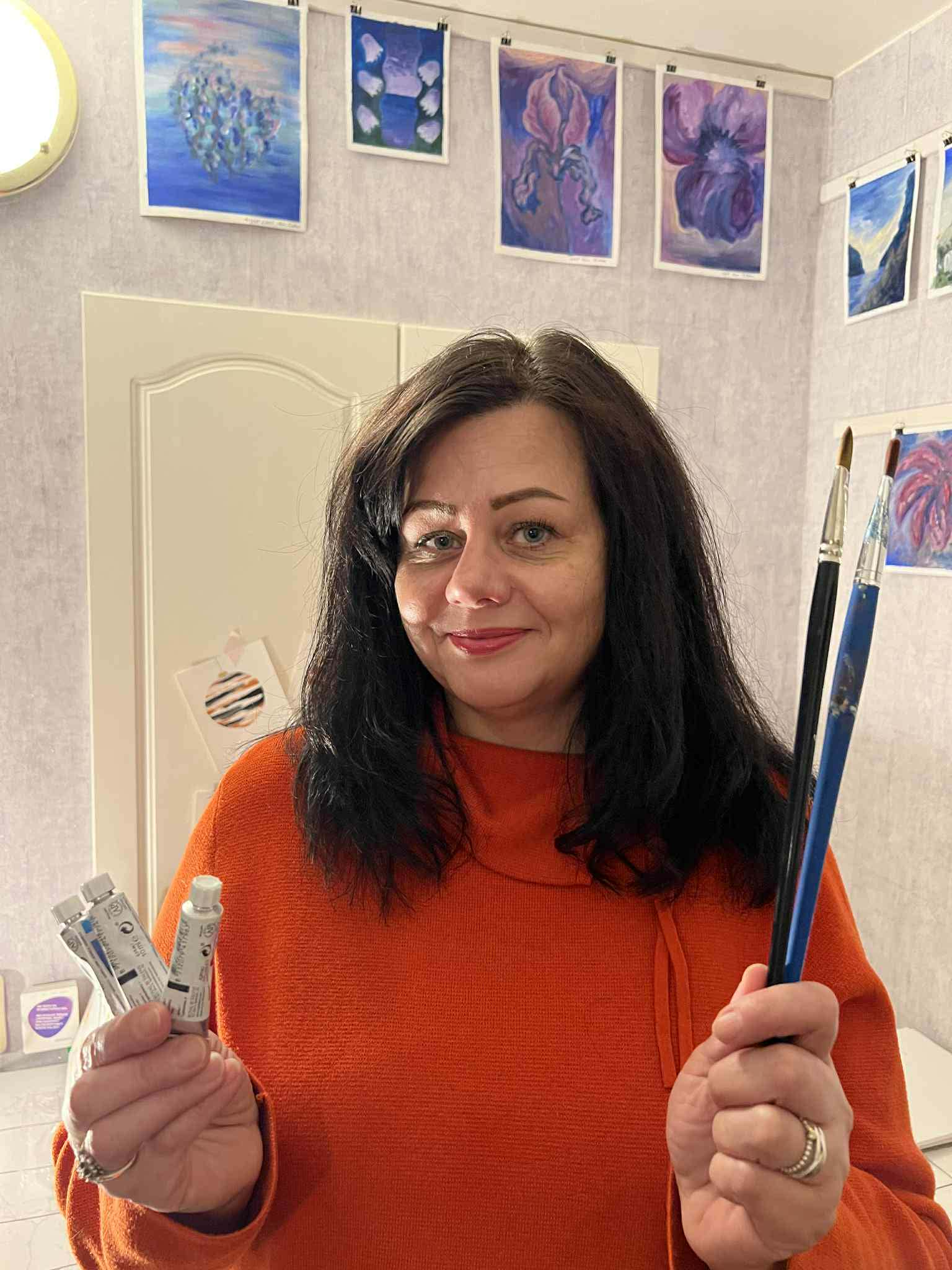 Rõõmus osaleja, kellele meeldib avastada värveheas keskkonnas