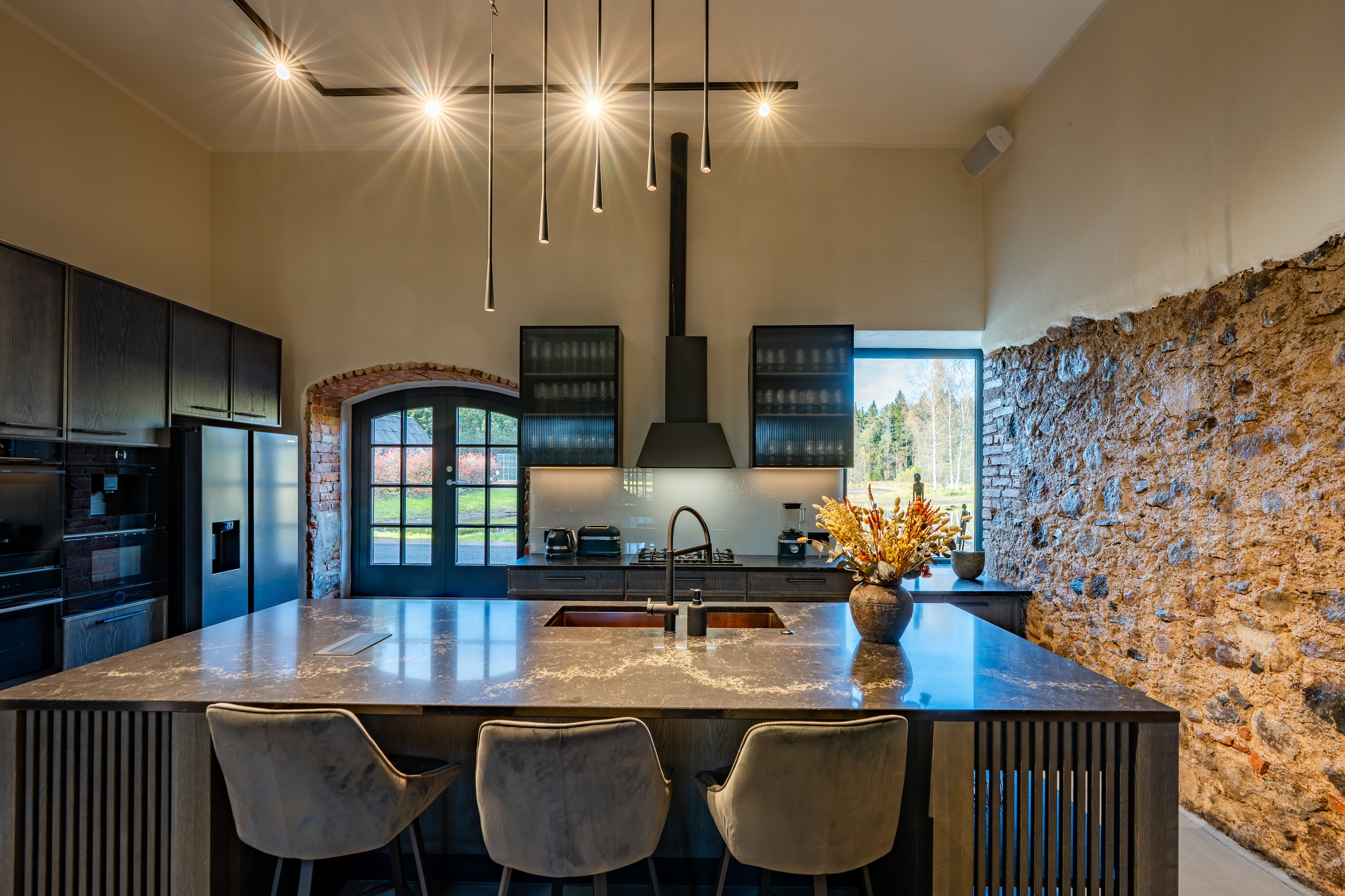 Villa Silence -keittiö on upea paikka, jossa vieraat voivat halutessaan yhdessä harjoittaa  taidetta