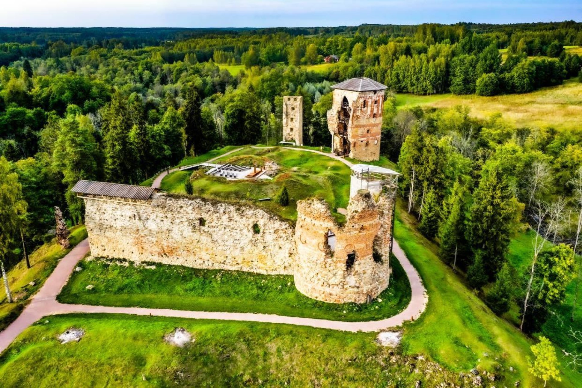 Vastseliina piiskopilinnuse varemed