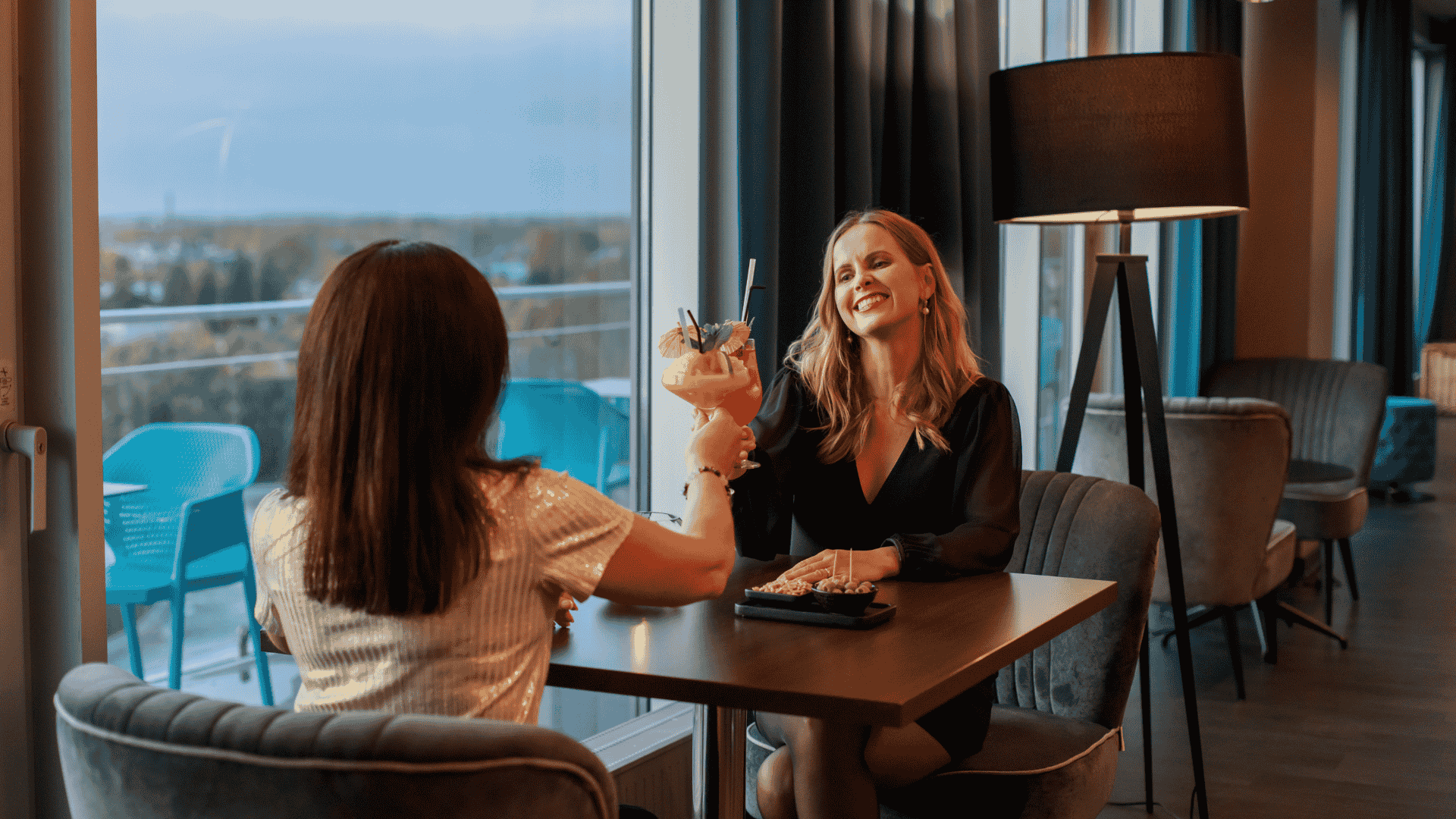 Tervise Paradiis, Romantic baar