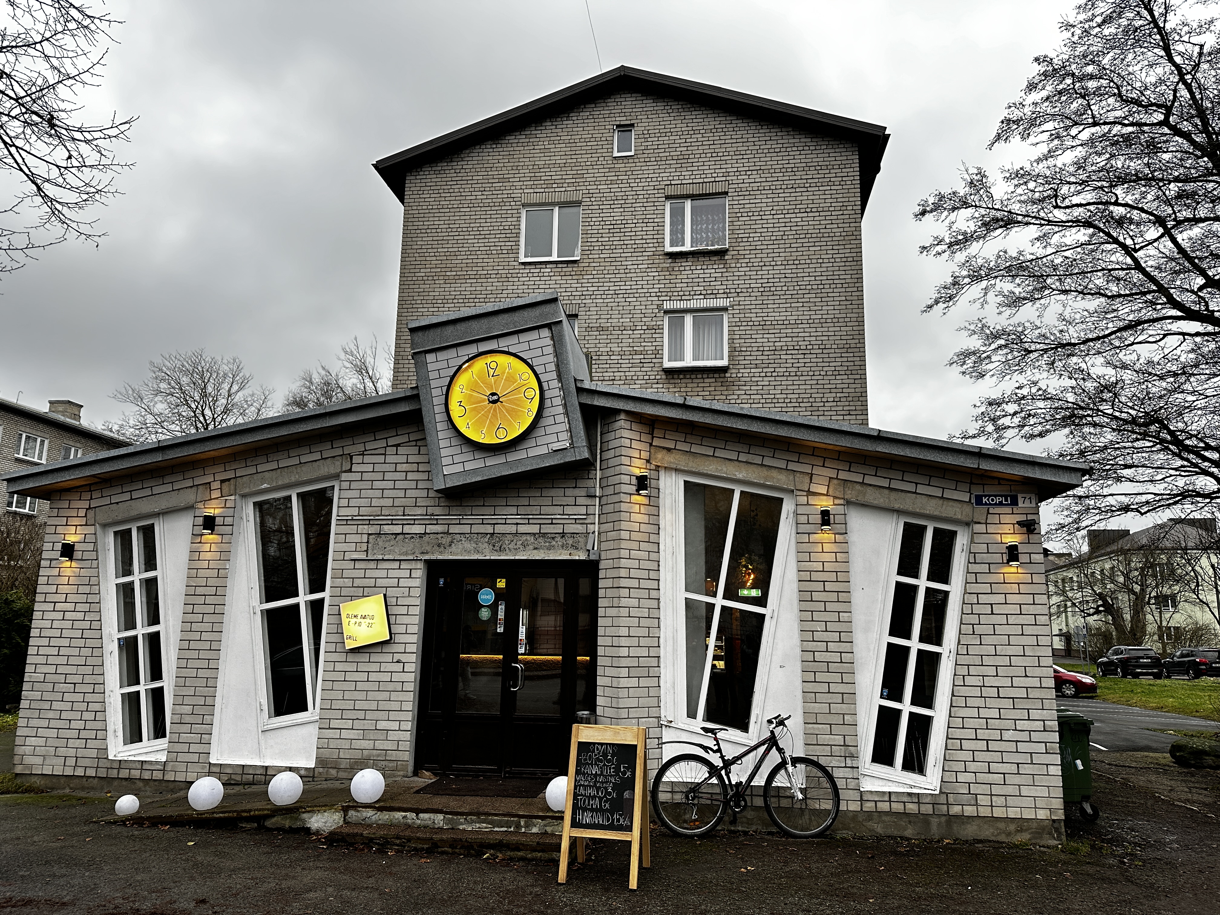 Taiteelliset ja historialliset rakennukset Koplin raitiotiellä.