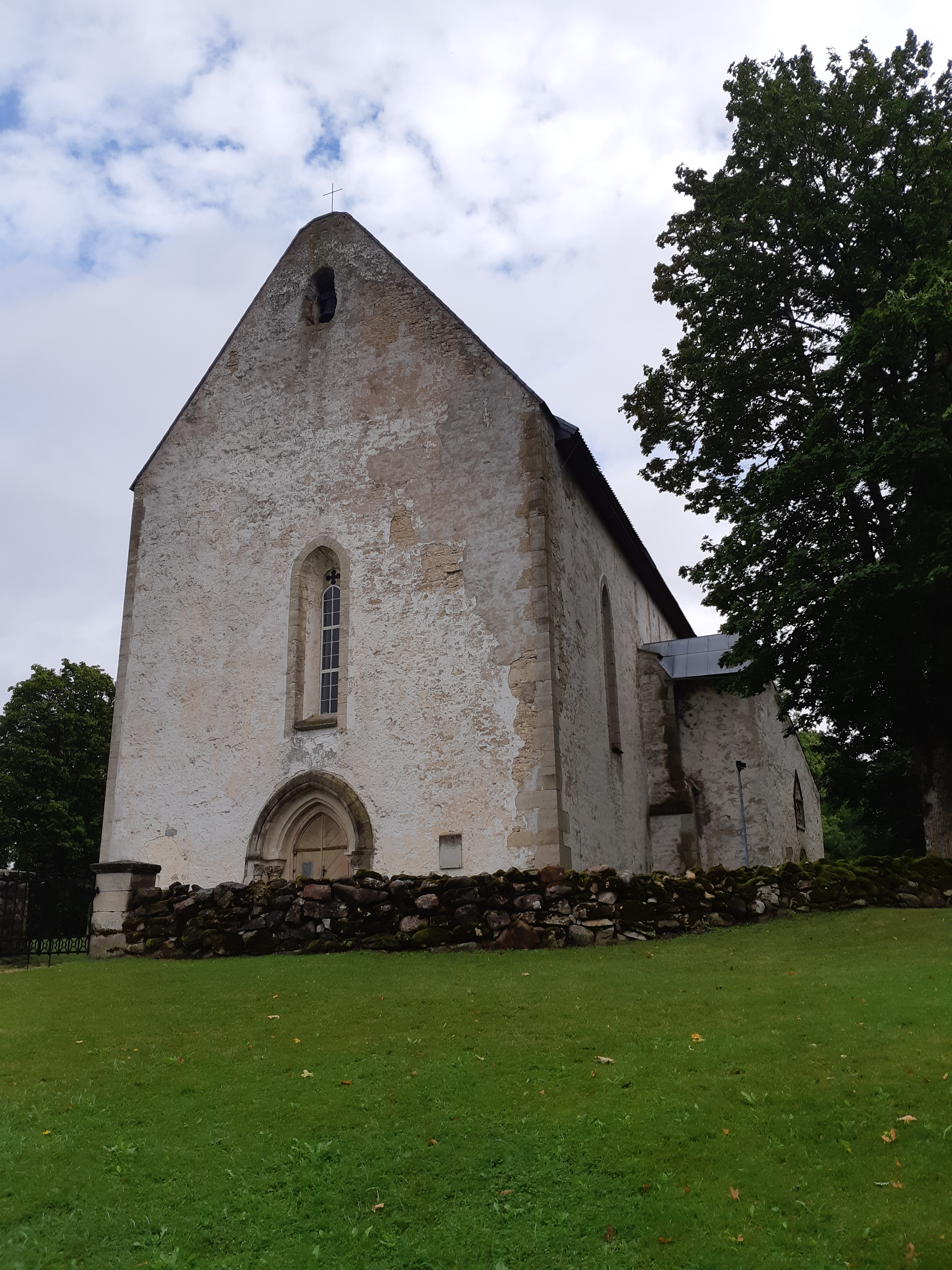 Keskaegne Karja kirik