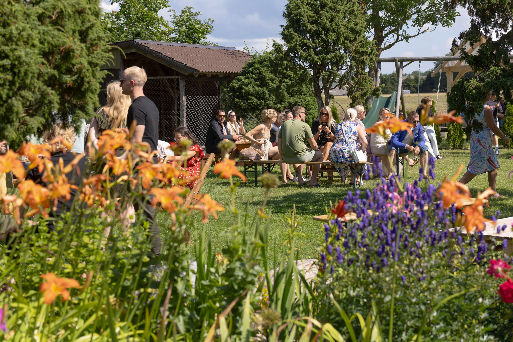 Kafejnīcas apmeklētāji Mājas kafejnīcu dienā Hījumā