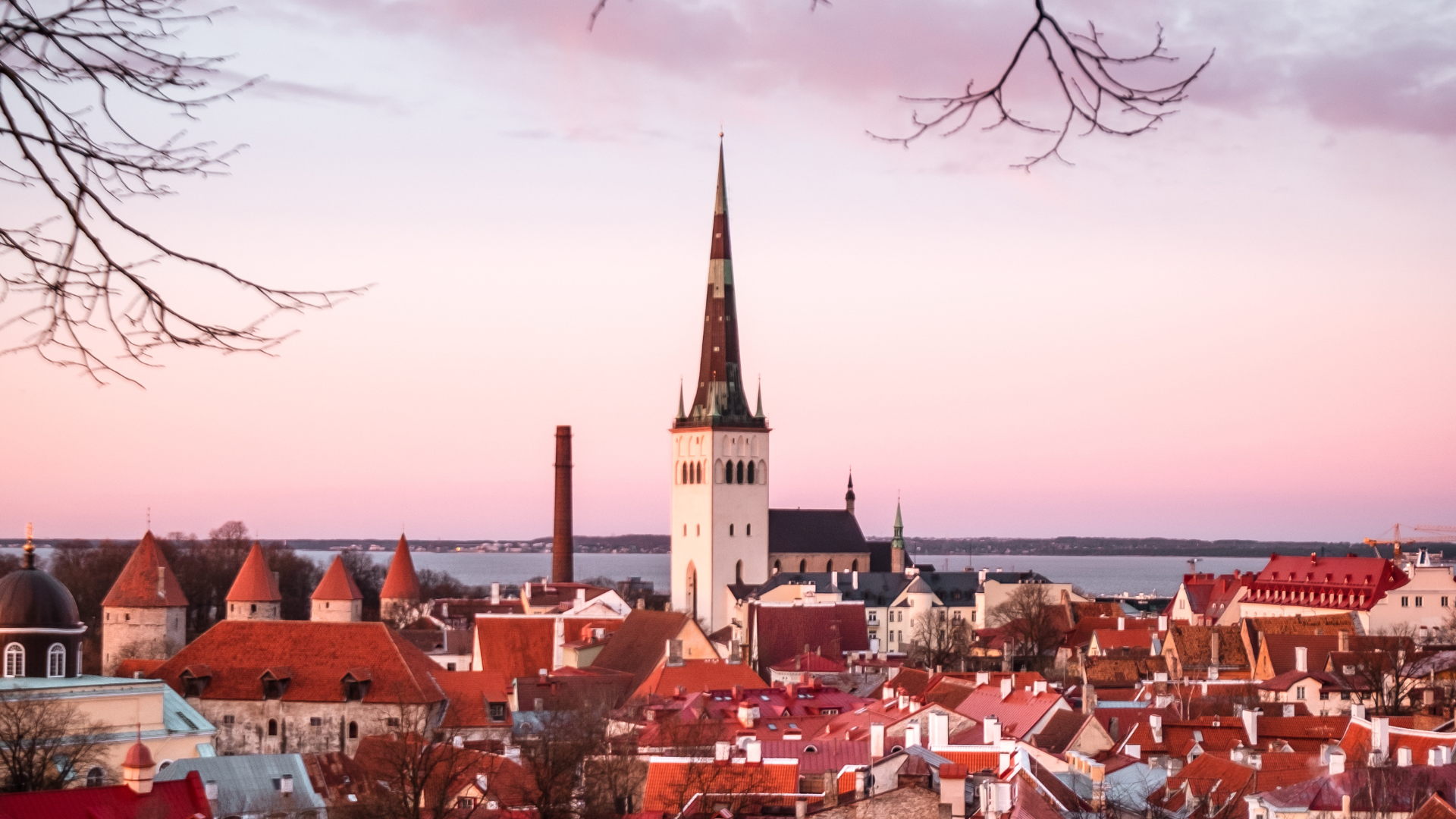 Kirik päikseloojangul