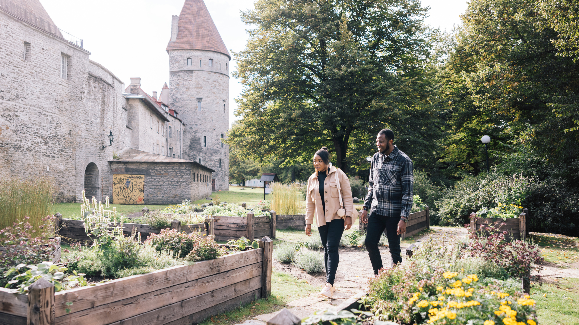 Tornide väljak park