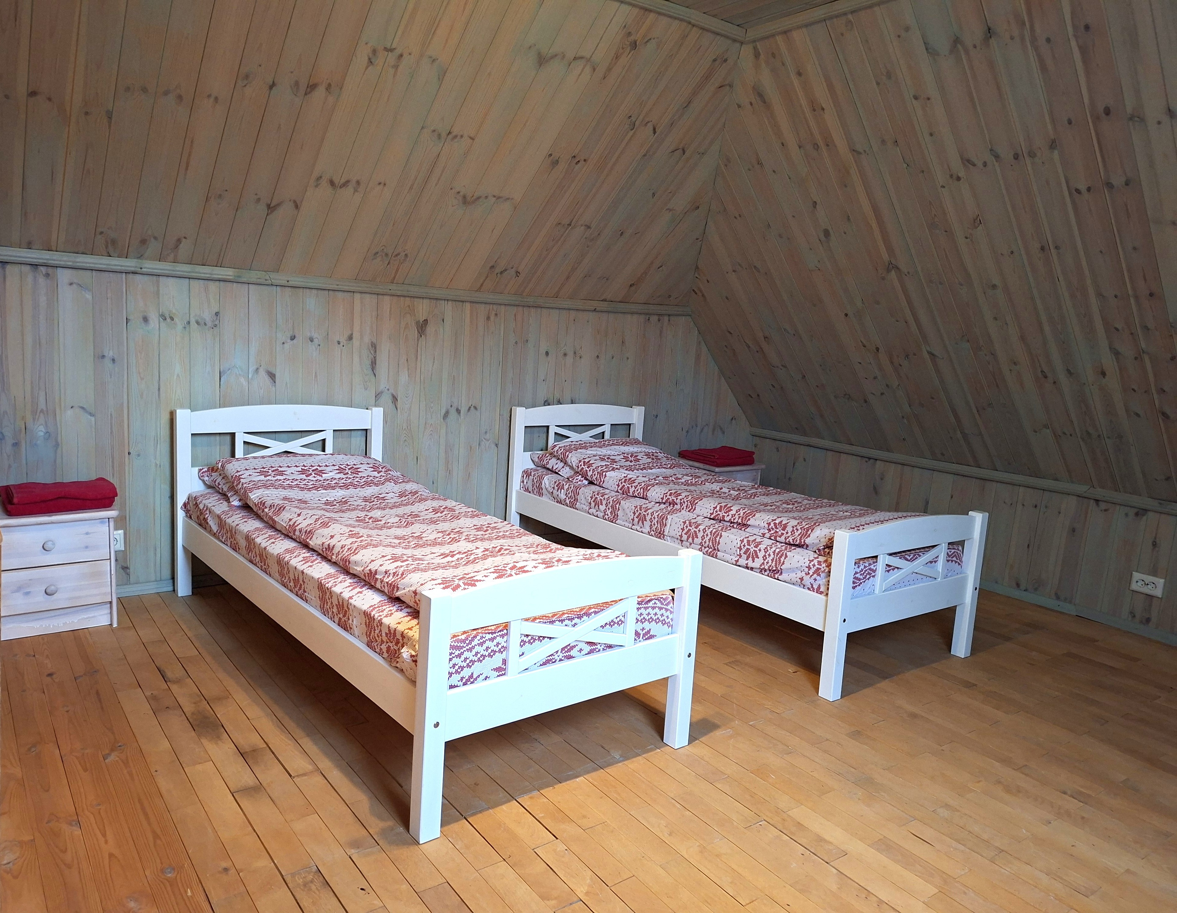 Saunamaja magamistuba, kus on 4 ühekohalist voodit