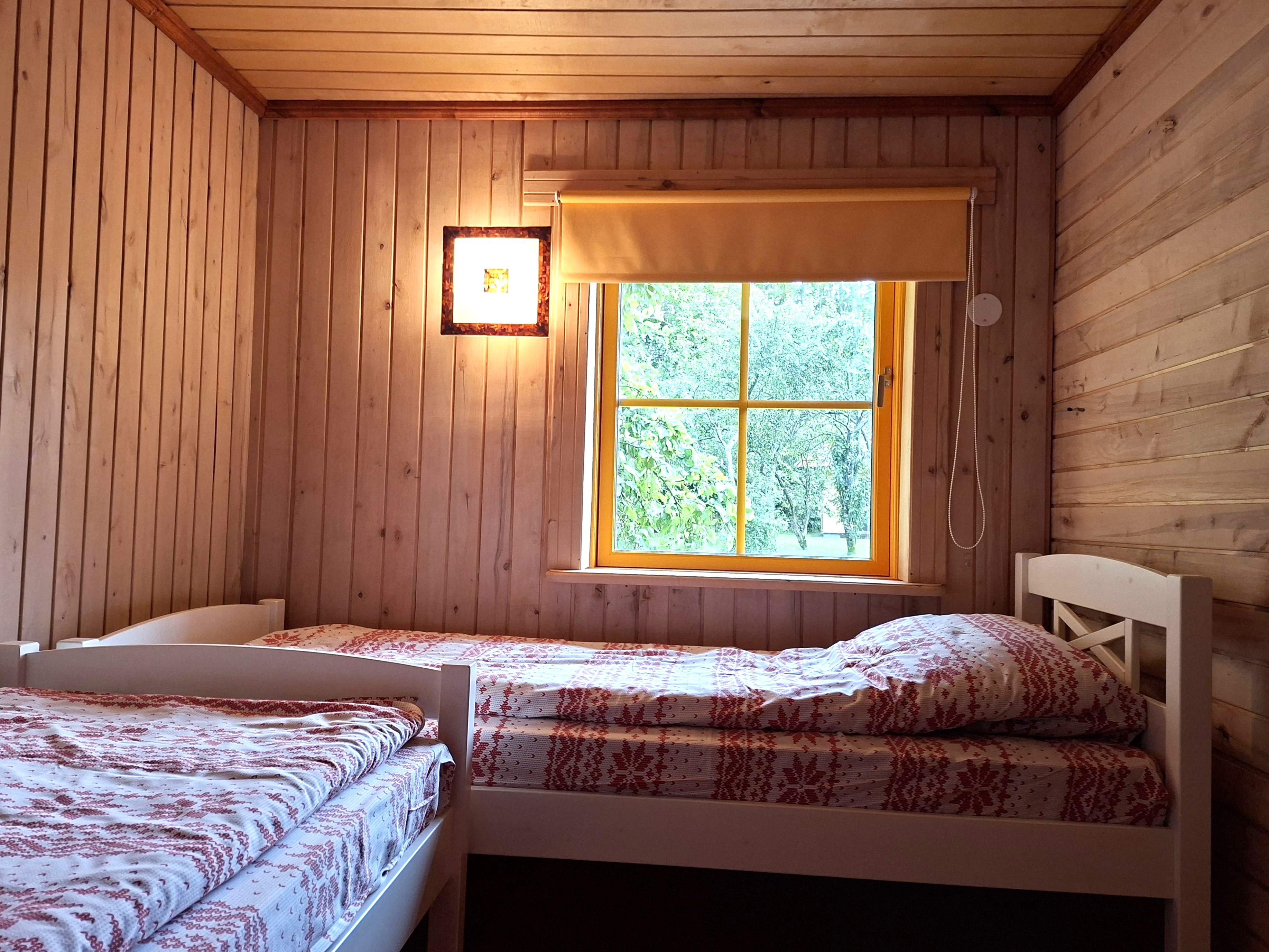 Puhkemaja 1. magamistuba kahe ühekohalise voodiga