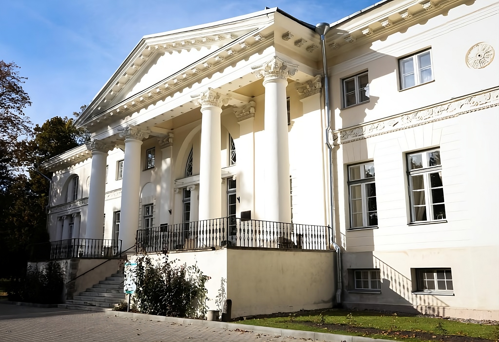 Saku mõisa peahoone