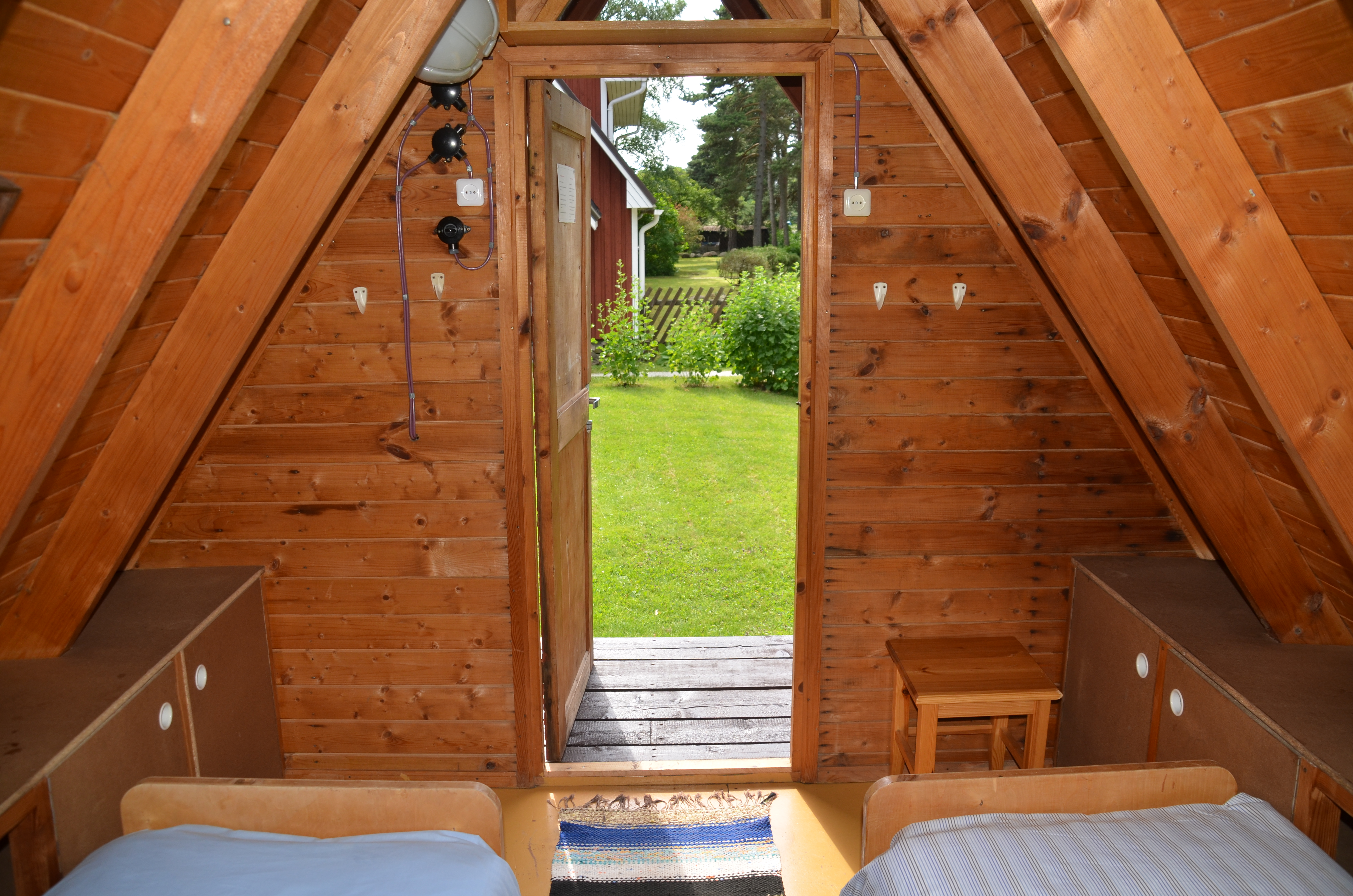 Kase talu kämpingumaja sissekäik