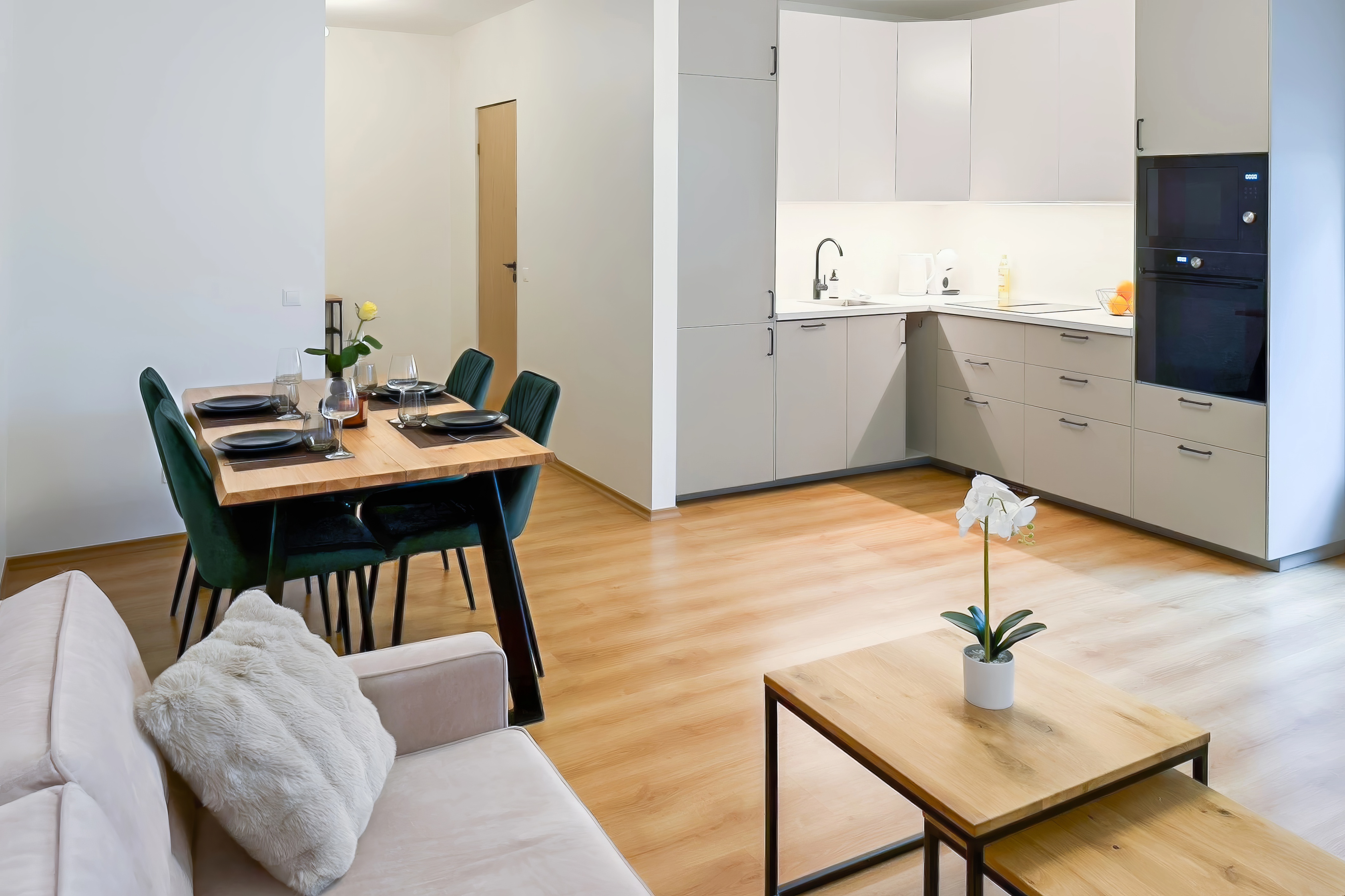 Kuressaare Stays Parkside Apartment elutuba ja söögituba