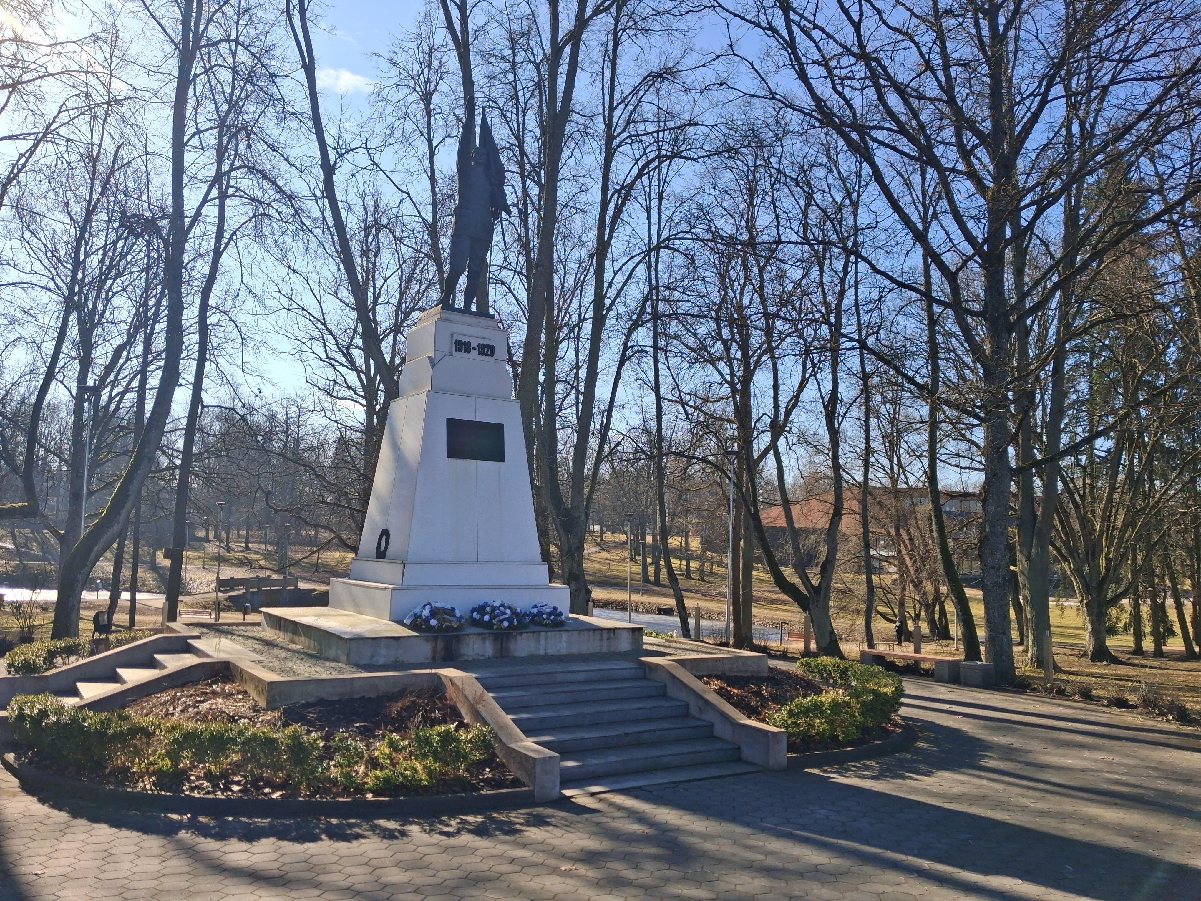 Vabadussõja ausammas Valgas