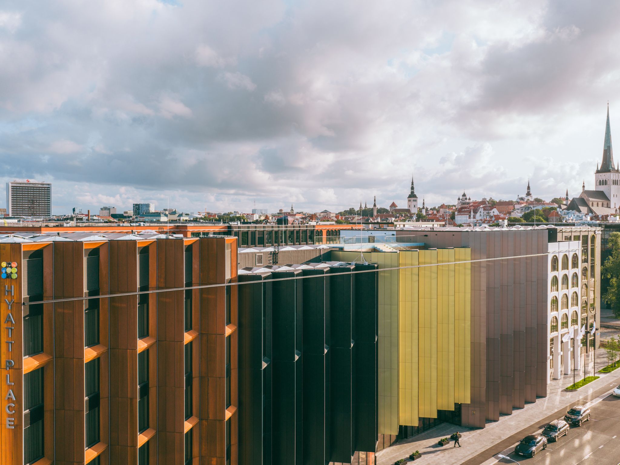 Blick auf das Hotel und die Altstadt von Tallinn