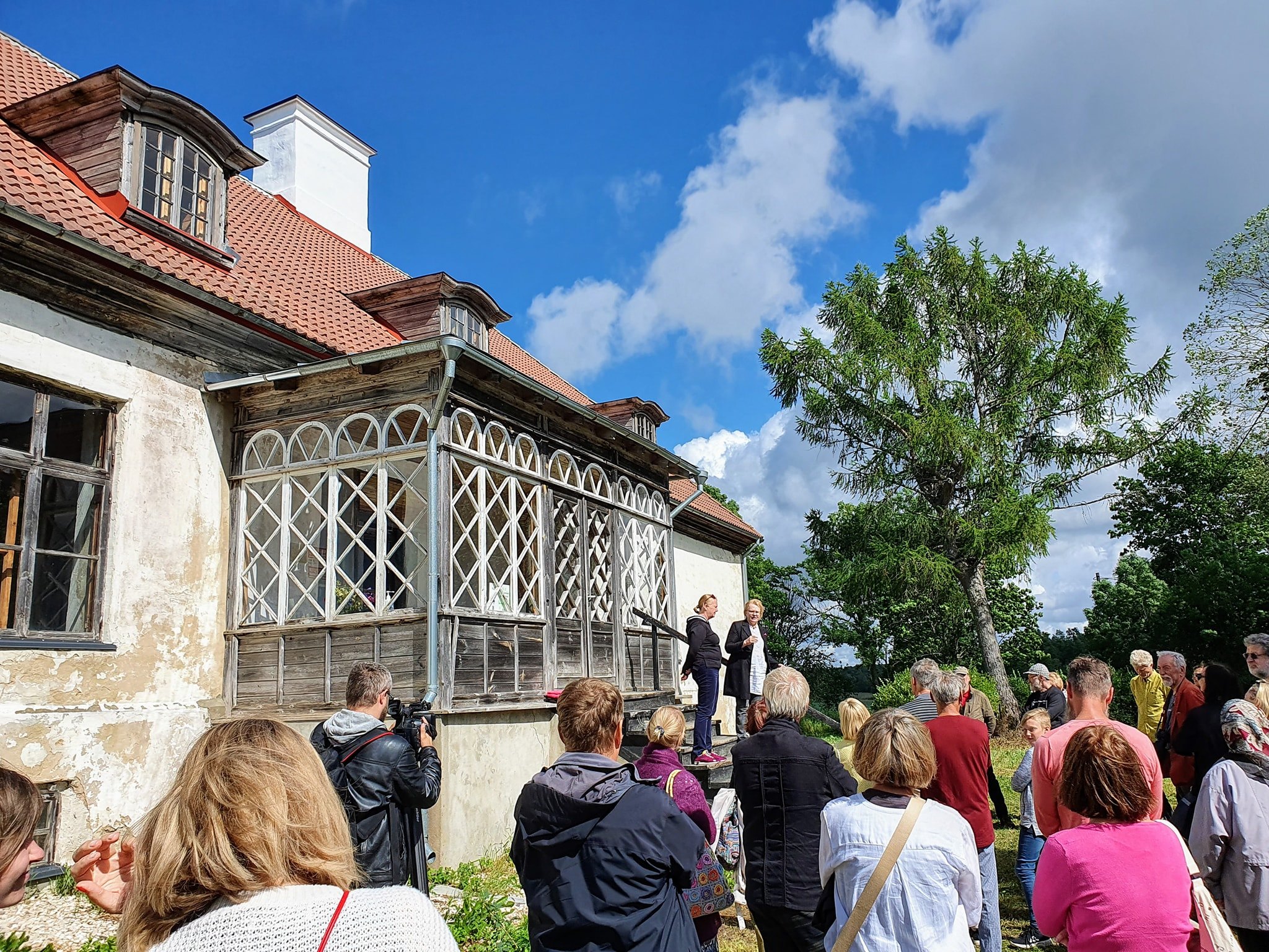 Näituse avamine Reigi pastoraadis