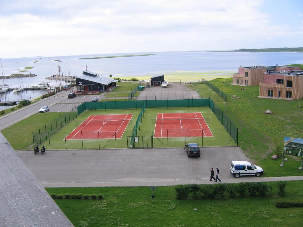 Georg Ots -kylpylähotellin tenniskentät
