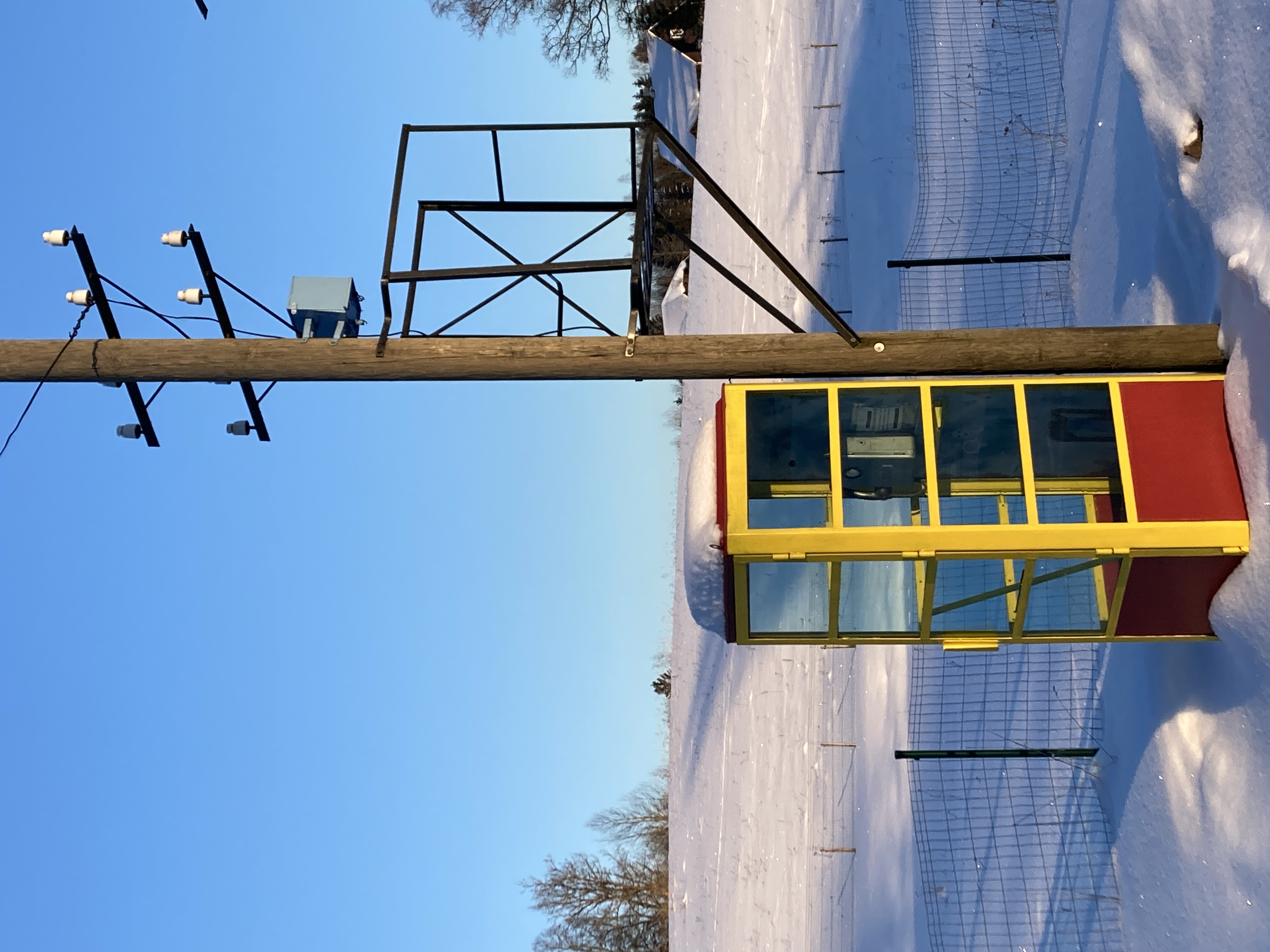 2 kopikaline taksofonikabiin koos telefonipostiga