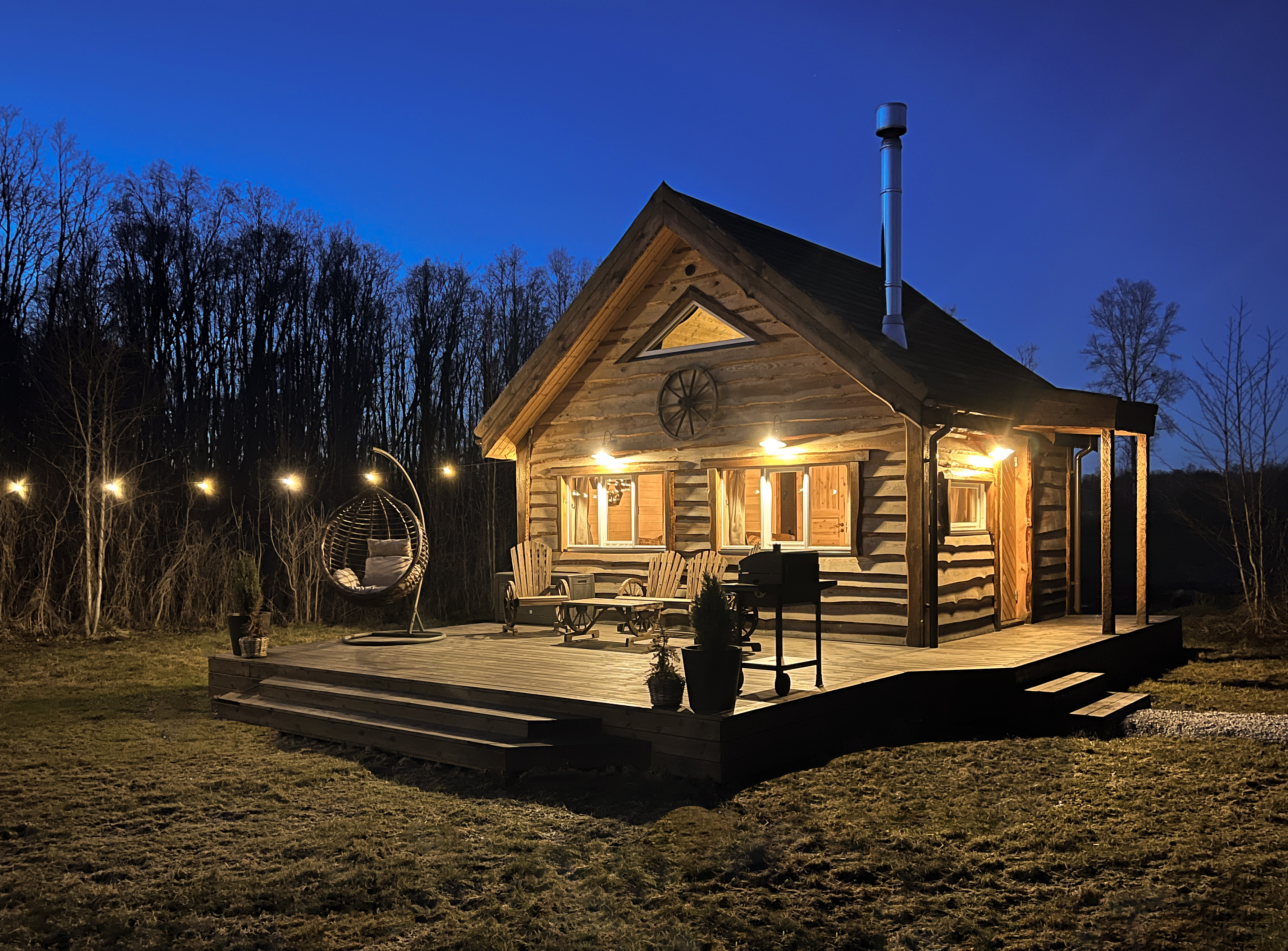 "Hobu House" ir mājīga un privāta atpūtas māja pie meža, tikai 10 minūšu brauciena attālumā no Hāpsalu pilsētas un netālu no skaistā Matsalu nacionālā