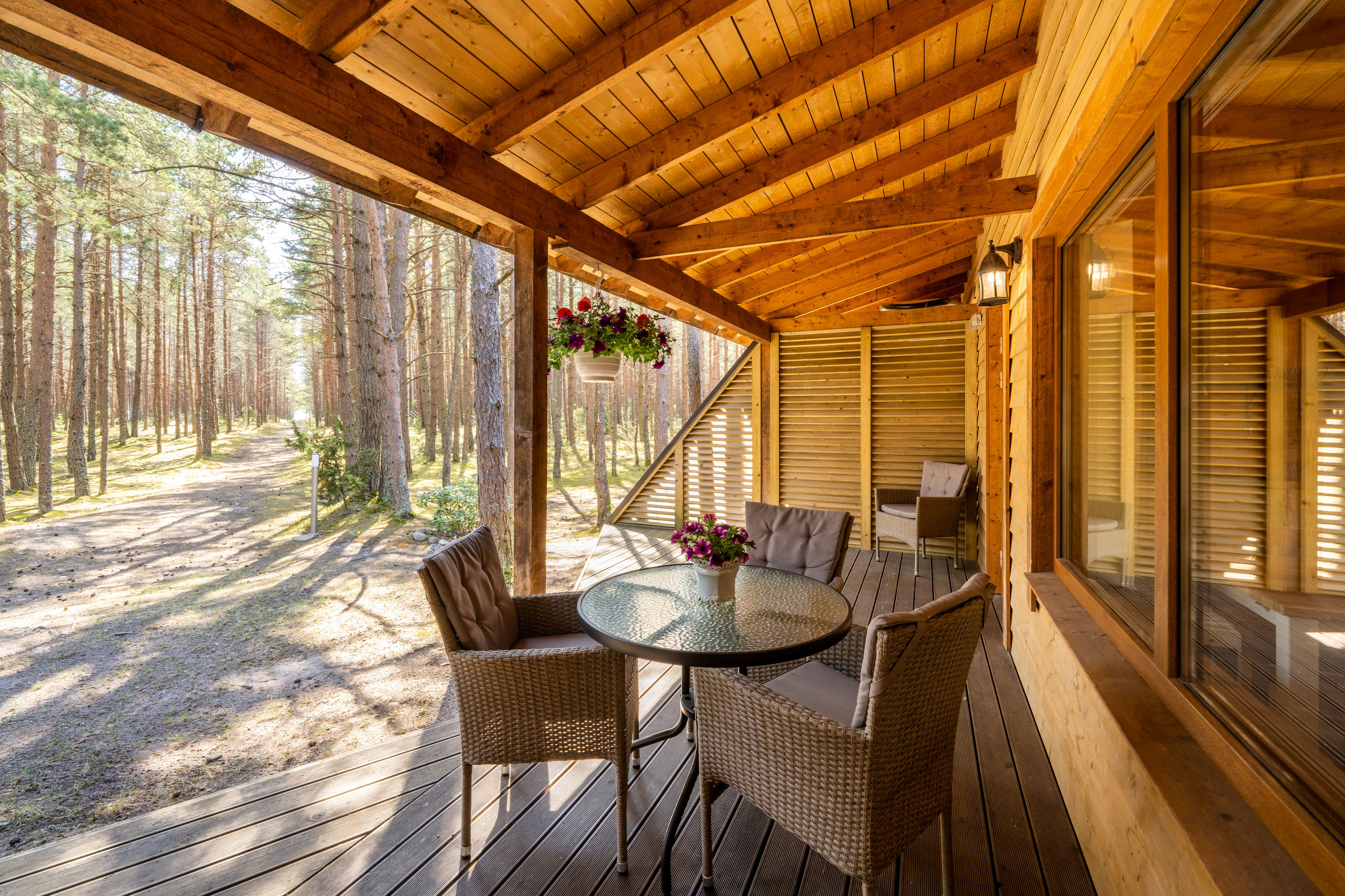 Terrassilt avaneb vaade merele