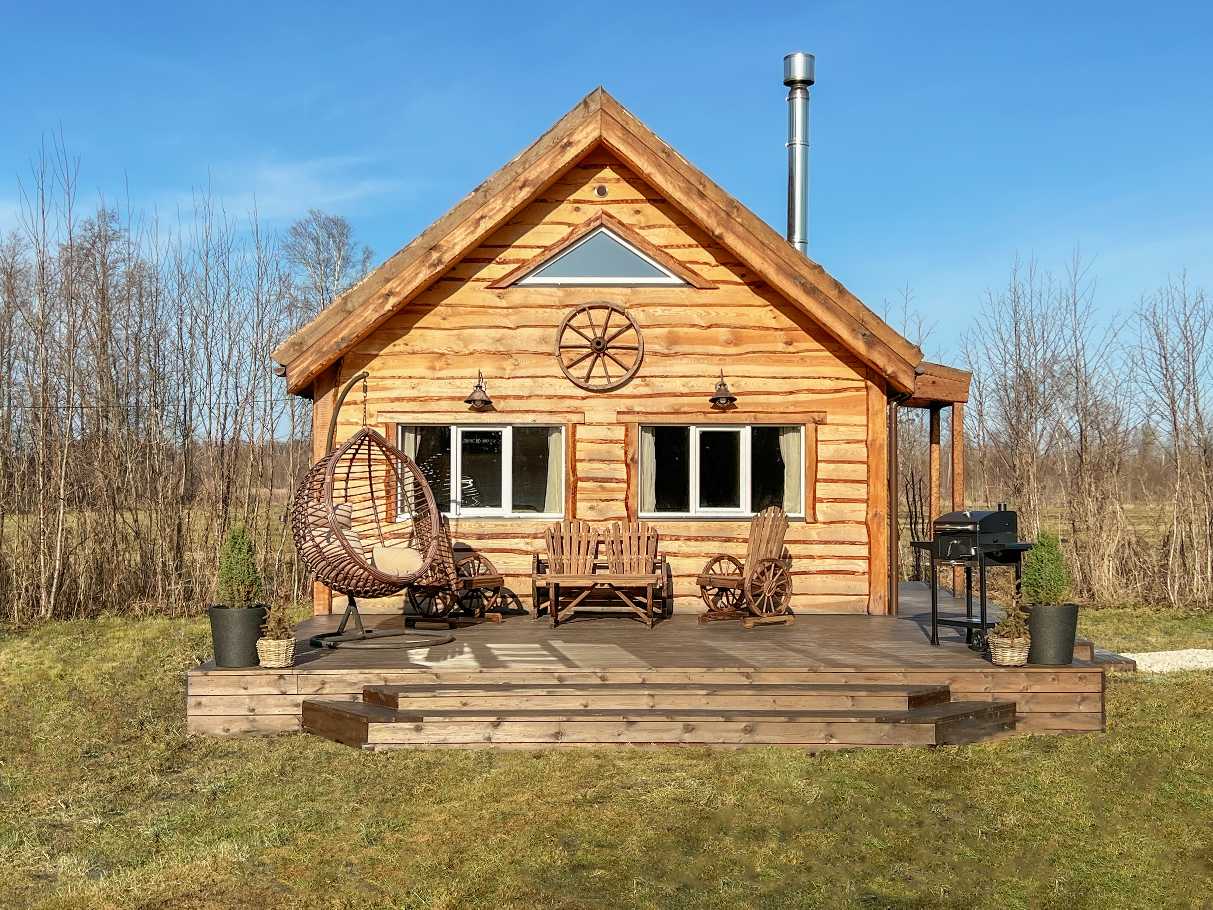 Hobu House puhkemaja väljast varakevadel