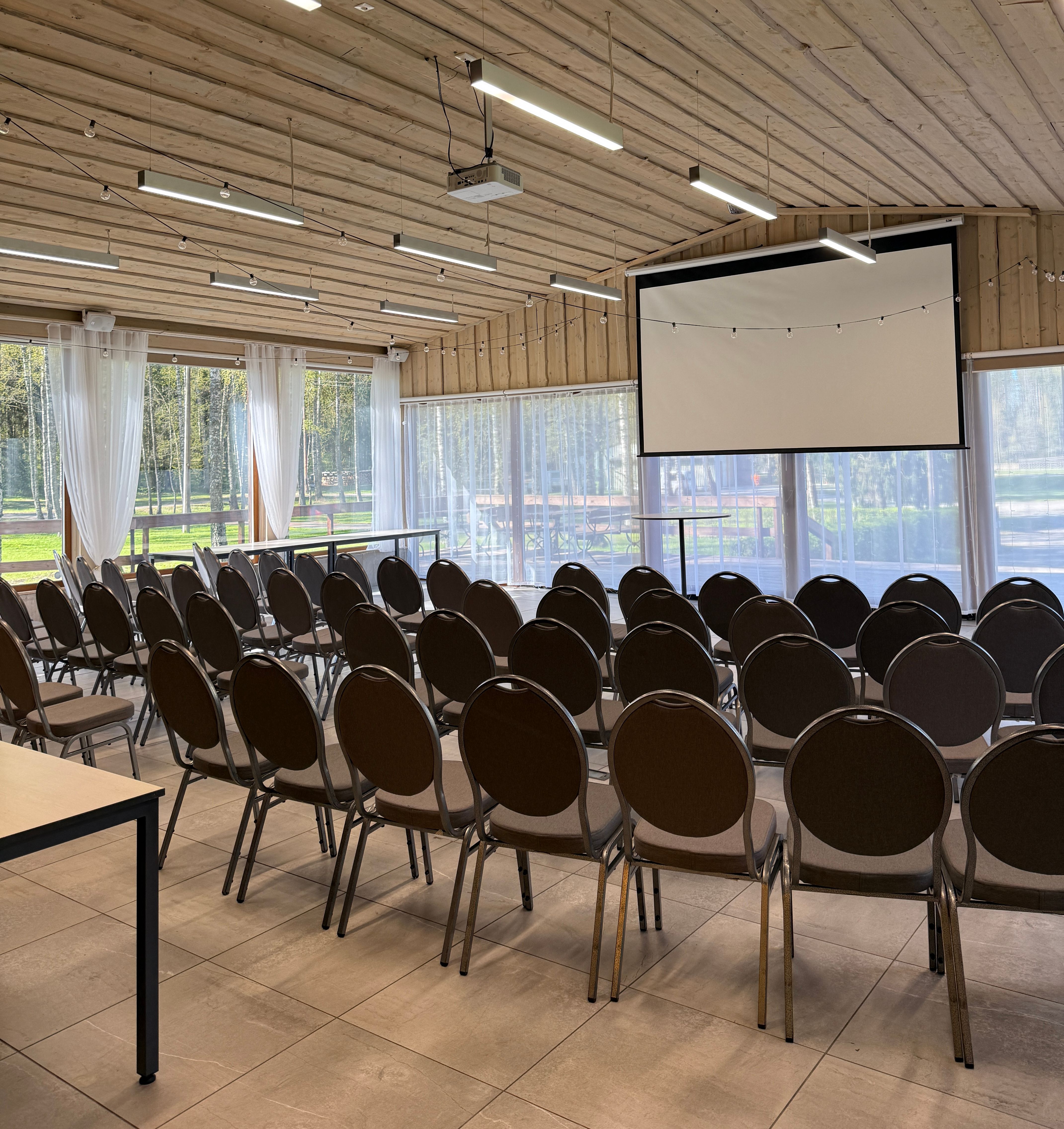 Paunküla Heaolukeskuse peamaja konverentsiruum