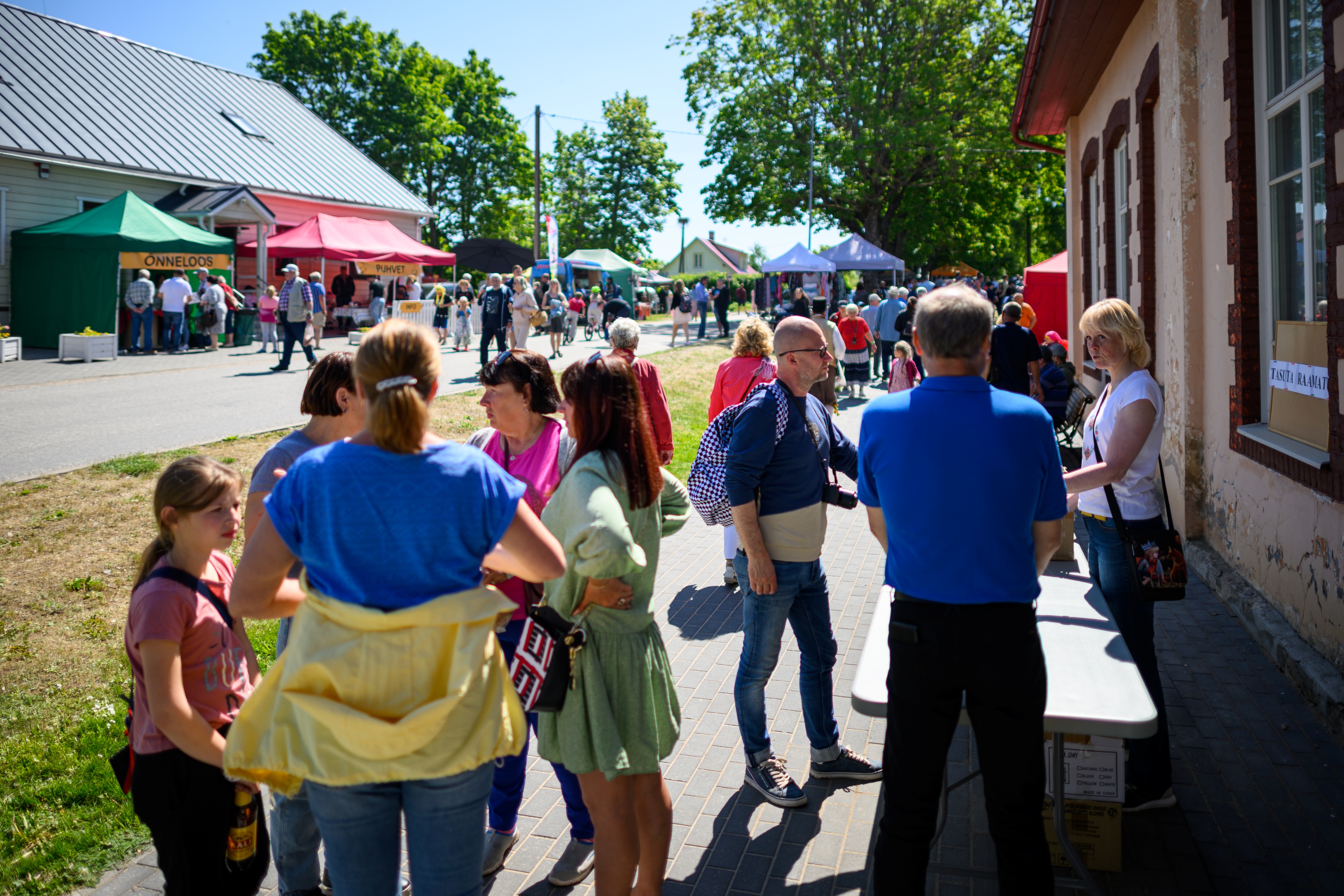 Iisaku külalaat Iisaku Kihelkonna muuseumi juures
