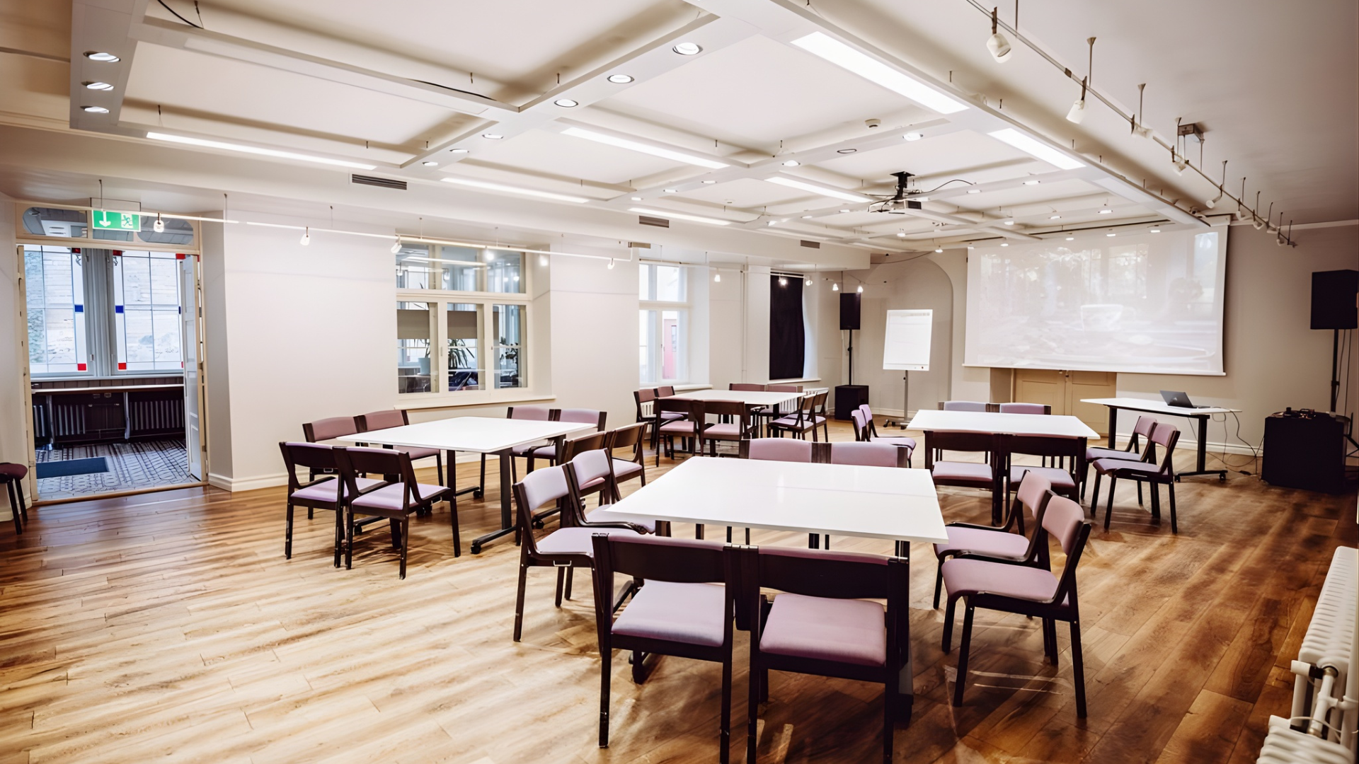 Pargisaali laudu ja toole saab kujundada vastavalt vajadustele