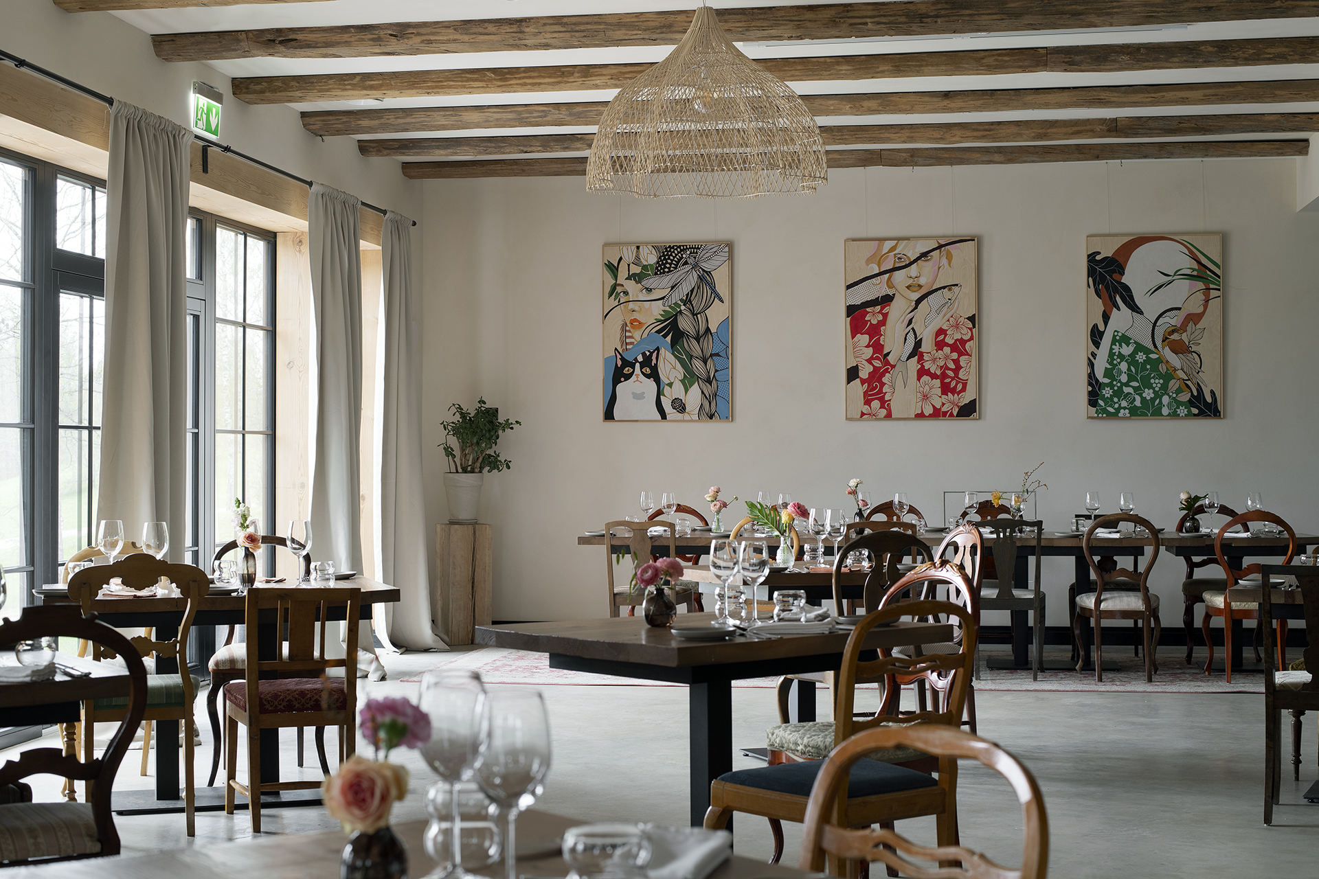 Ilmaveere Restoranis saad kogeda suurepäraseid maitseelamusi. Peakokk Merino Lastik loob võimsaid maitseelamusi, väärtustades kohalikku toorainet lõpu