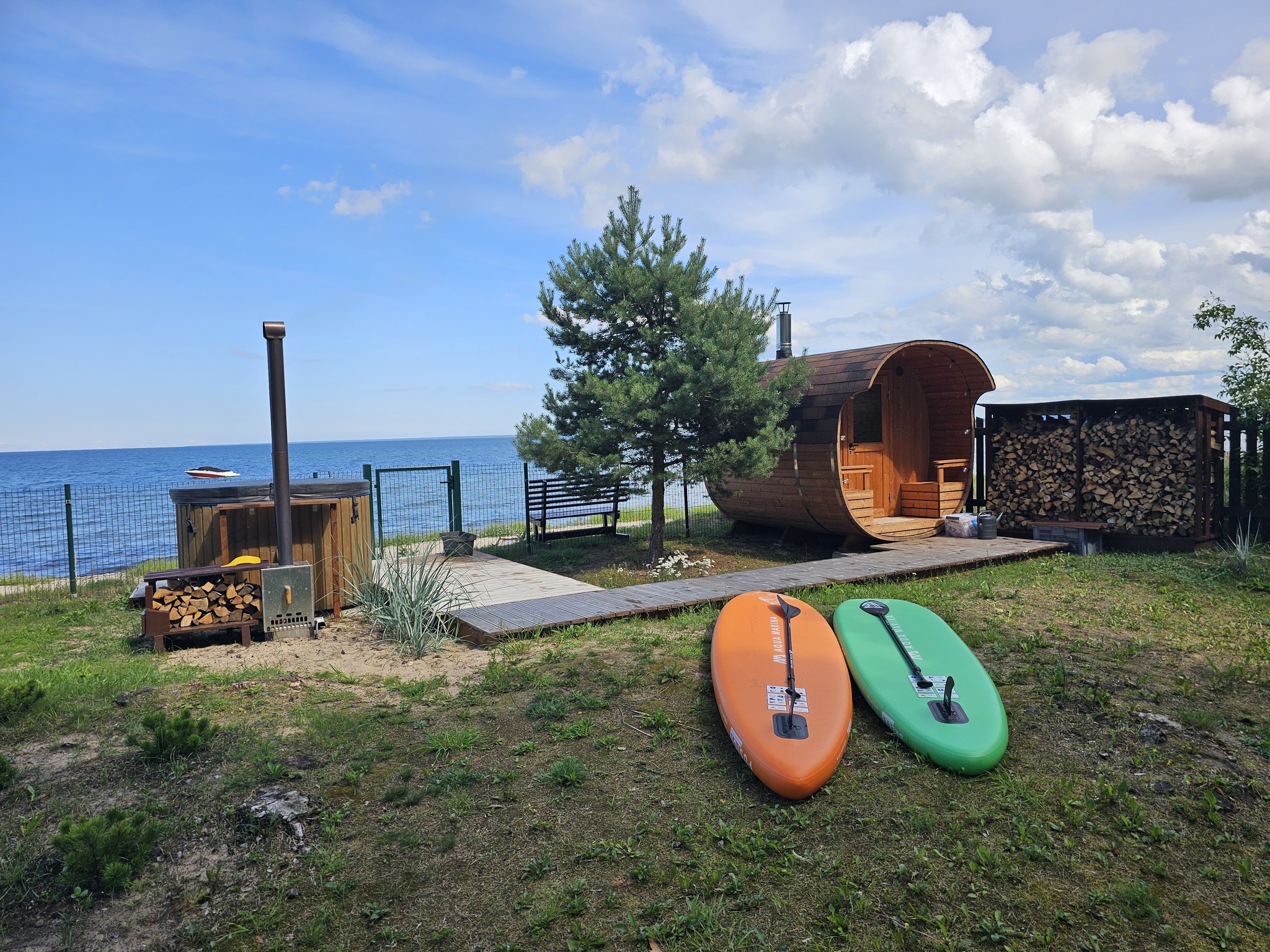 merevaatega saun ja kümblustünn