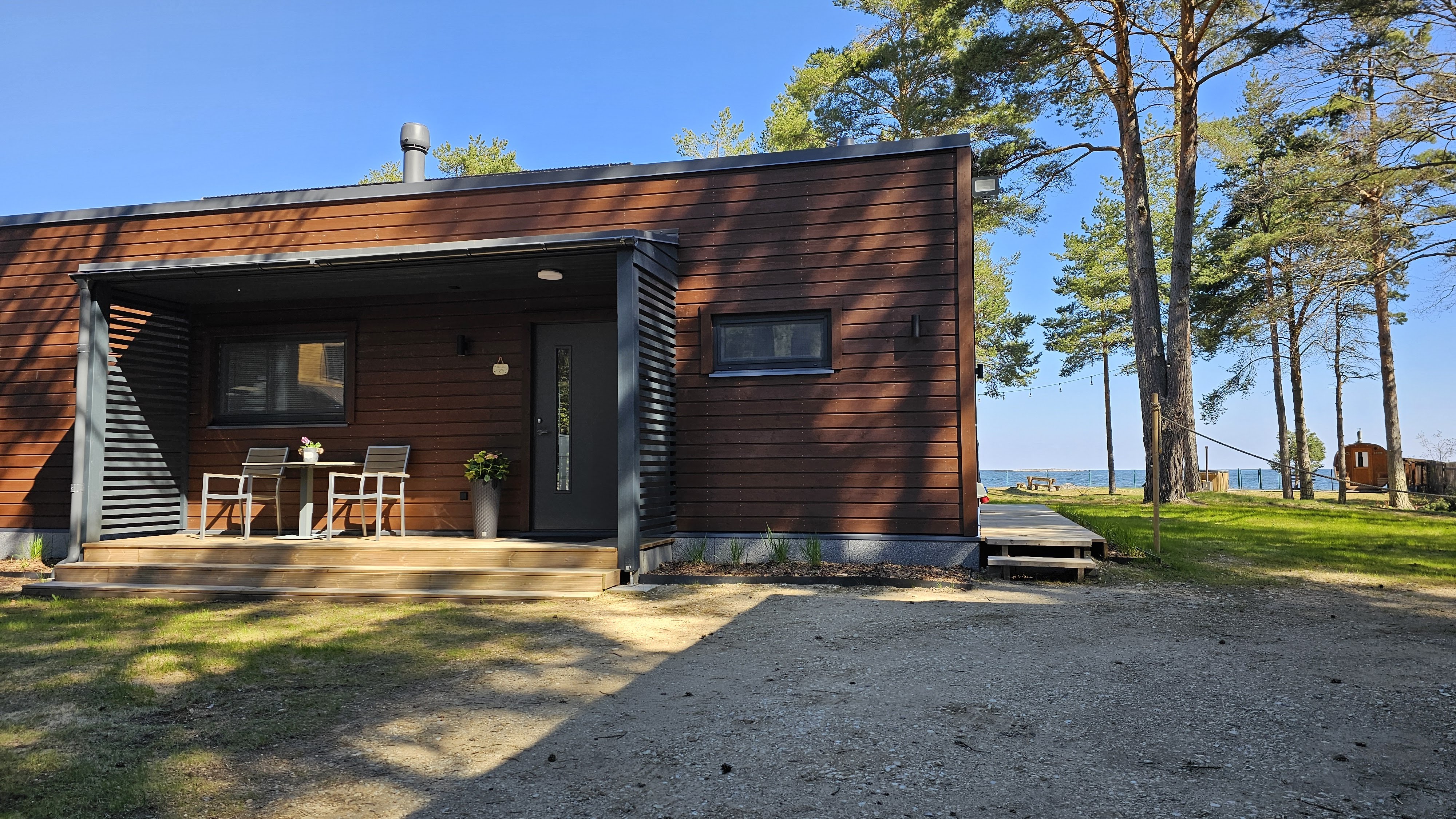 sissepääs, majaesine