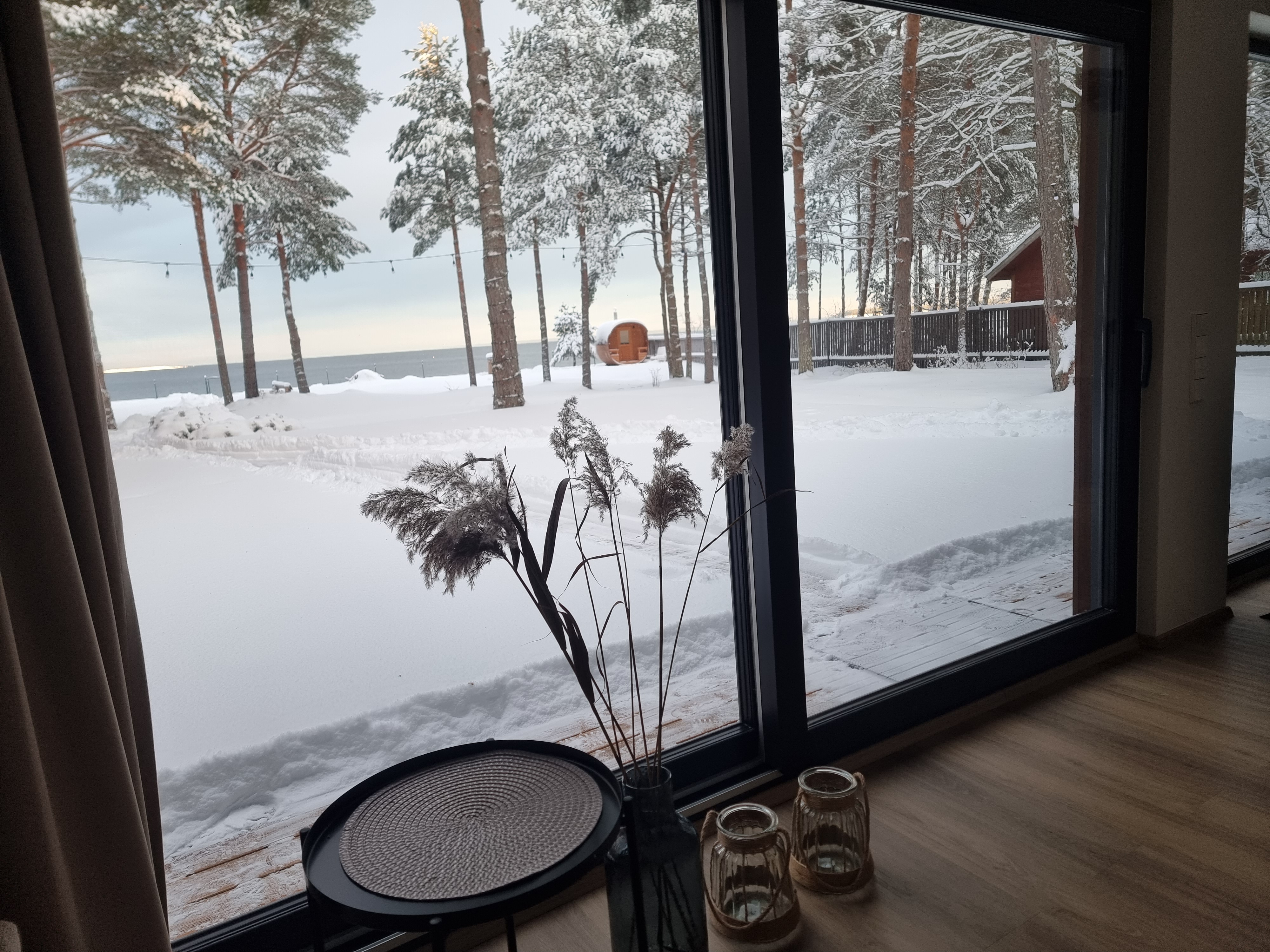 Talvine toast vaade terrassile, tünnile ja saunale