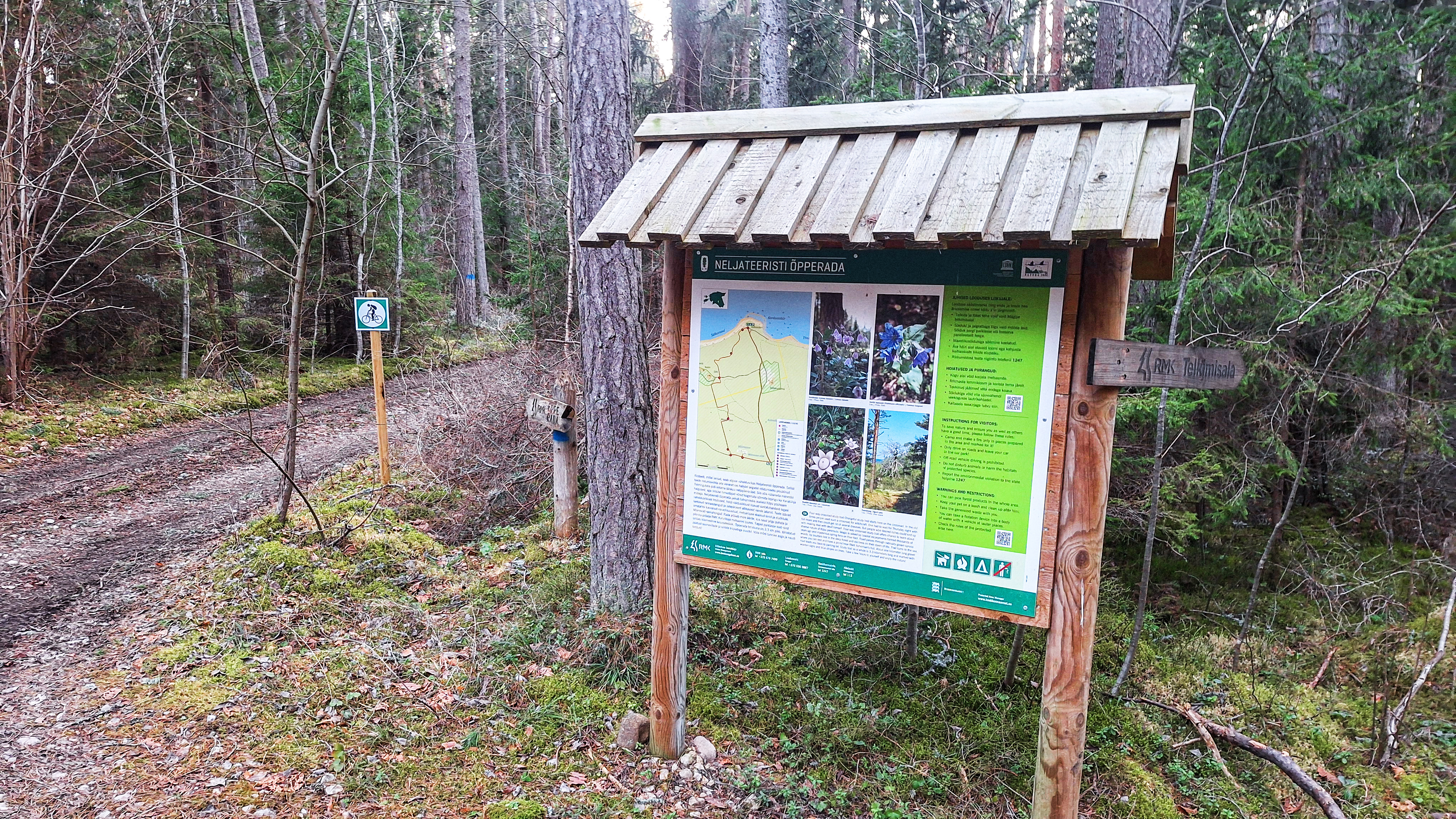 Neljateeristi õpperaja infostend