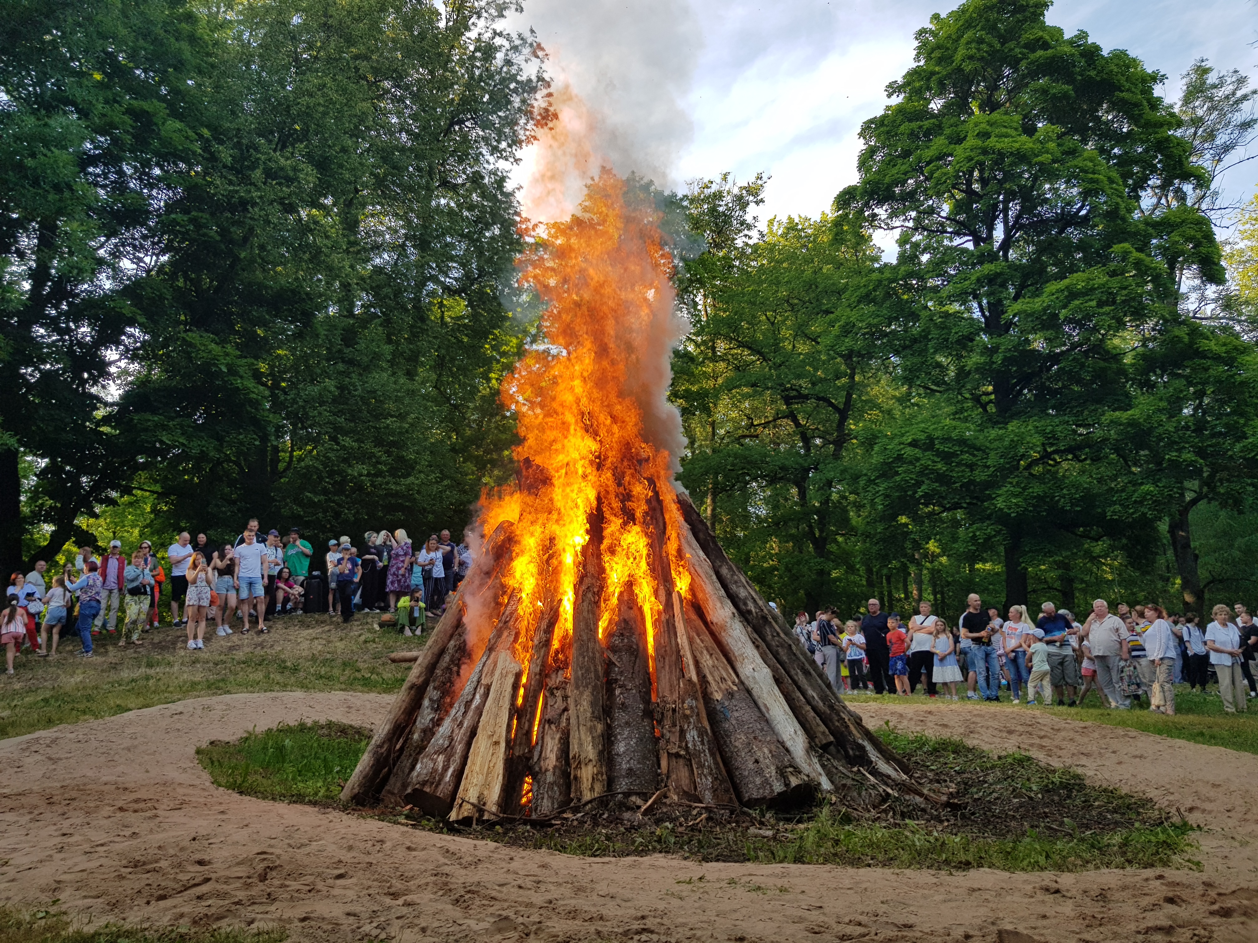 Jaanituled üle terve Ida-Virumaa Jõhvist Narvani ja Alutaguselt Lüganuseni. 22.06 Jaanipäev Toila sadamas 23.06 Jõhvi Jaanituli Jõhvi Linnapargis 23.0
