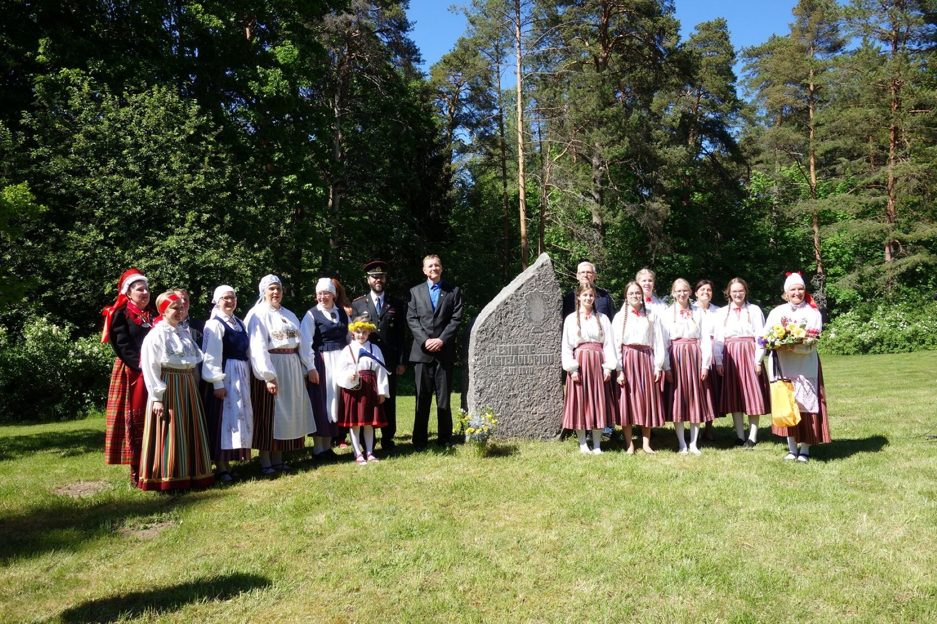 Lastelaulupeo mälestuskivi