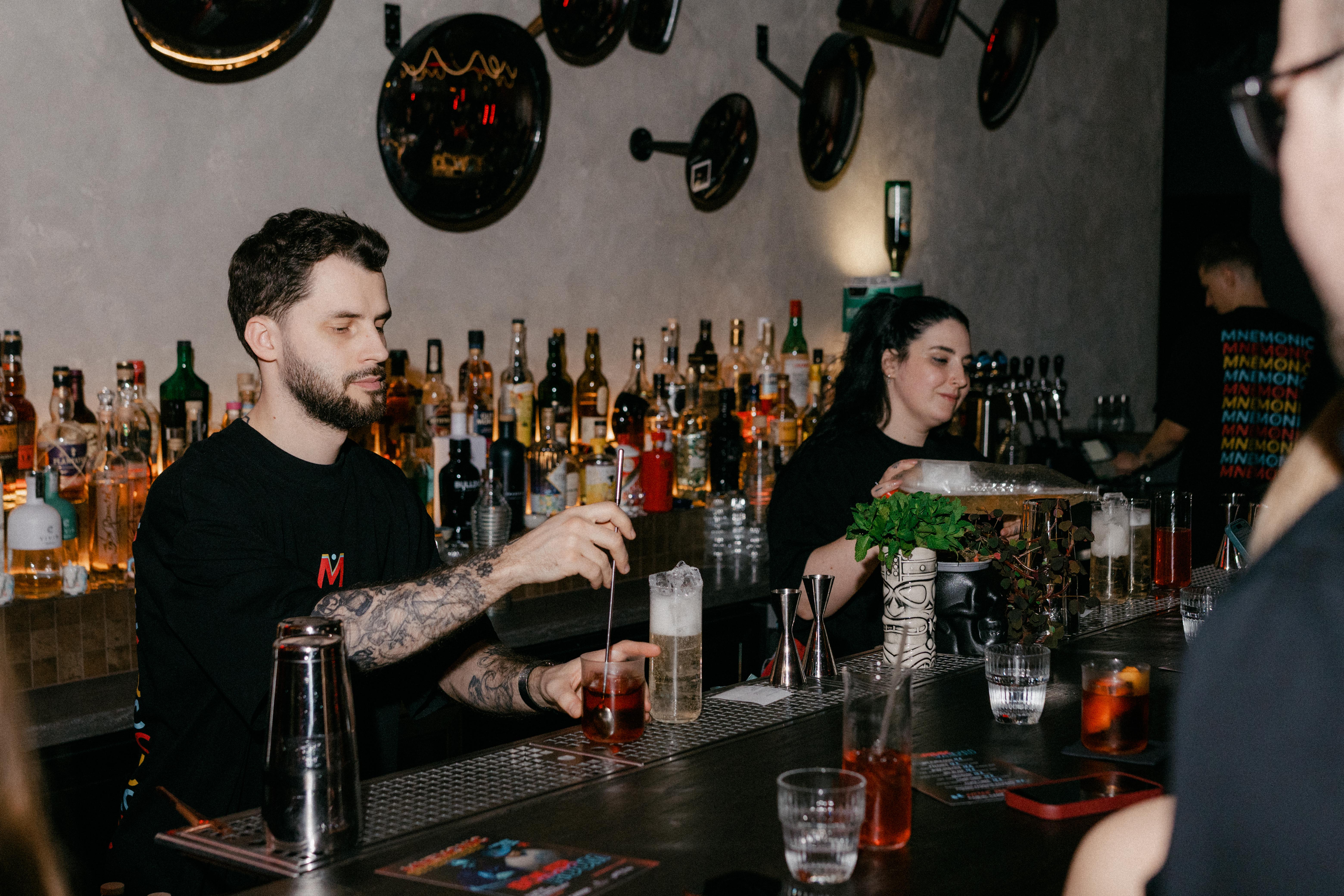 Mnemonic baar Rotermanni kvartalis on ideaalne paik neile, kes otsivad unustamatuid elamusi ja meeldejäävaid hetki Tallinna ööelus. Stiilne interjöör 