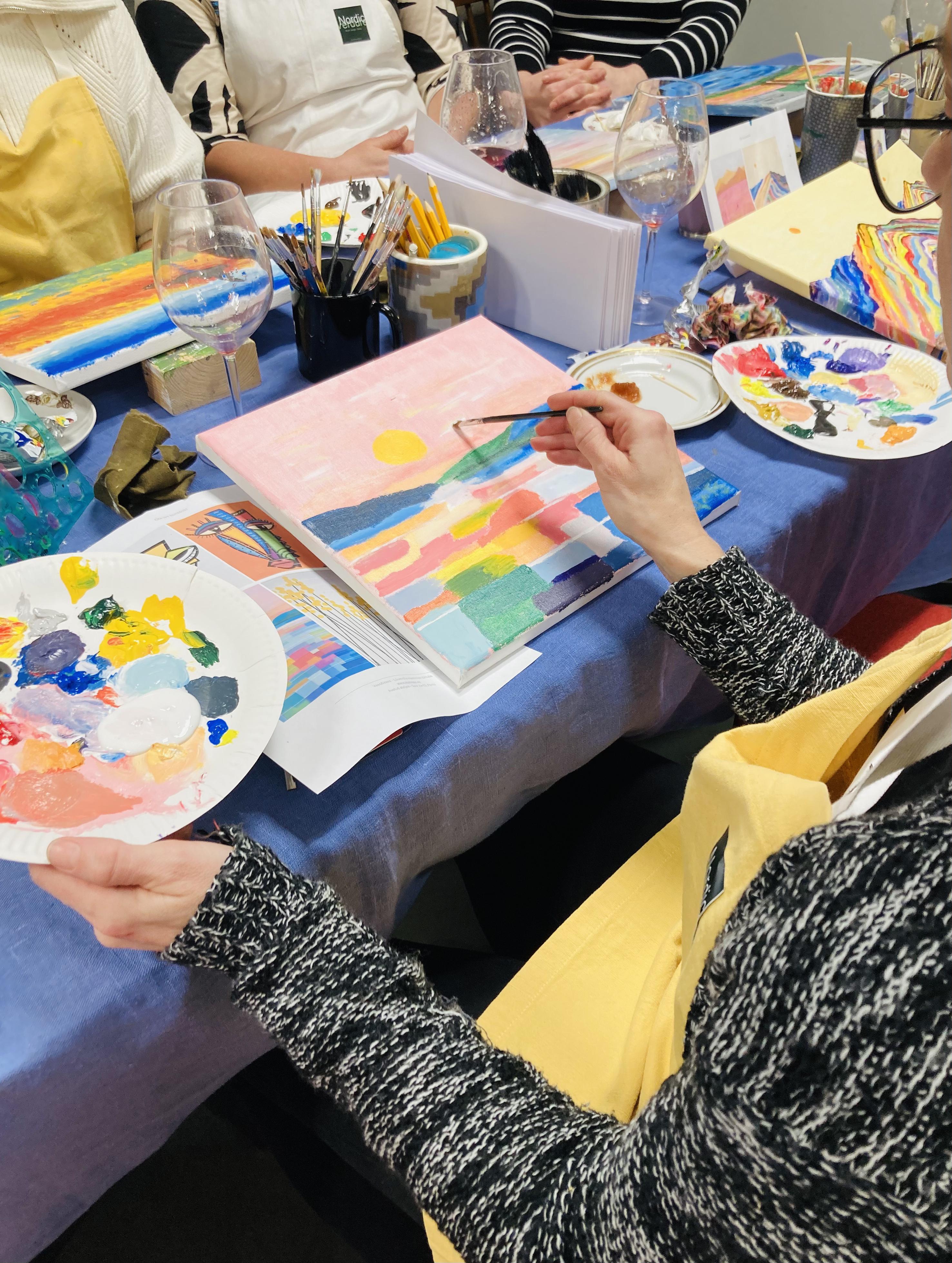 A canvas painting workshop in Pärnu is an excellent way to unleash your creativity, try something completely new, and discover your inner artist. Enjo