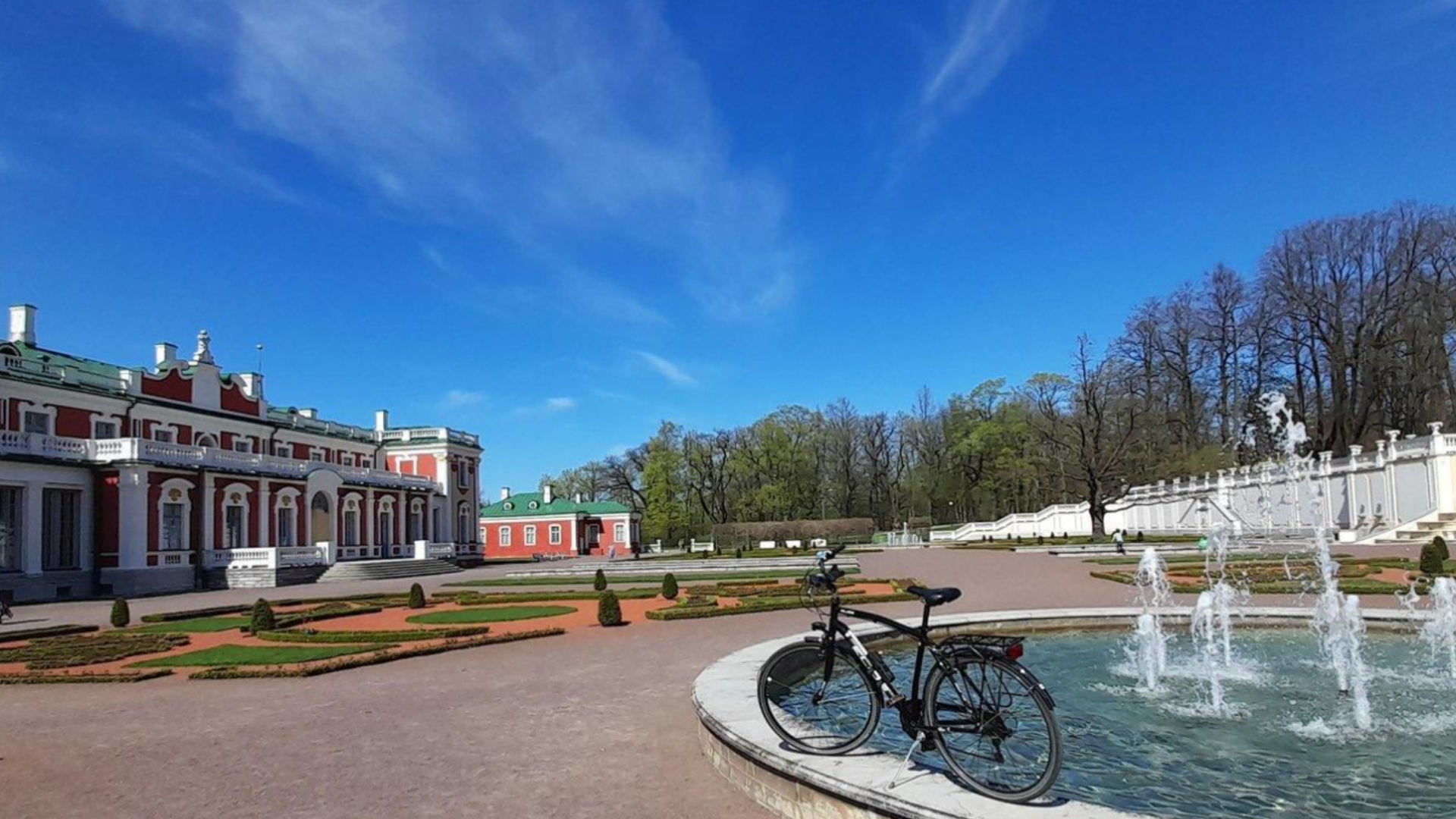 Ratas Kadrioru lossi juures