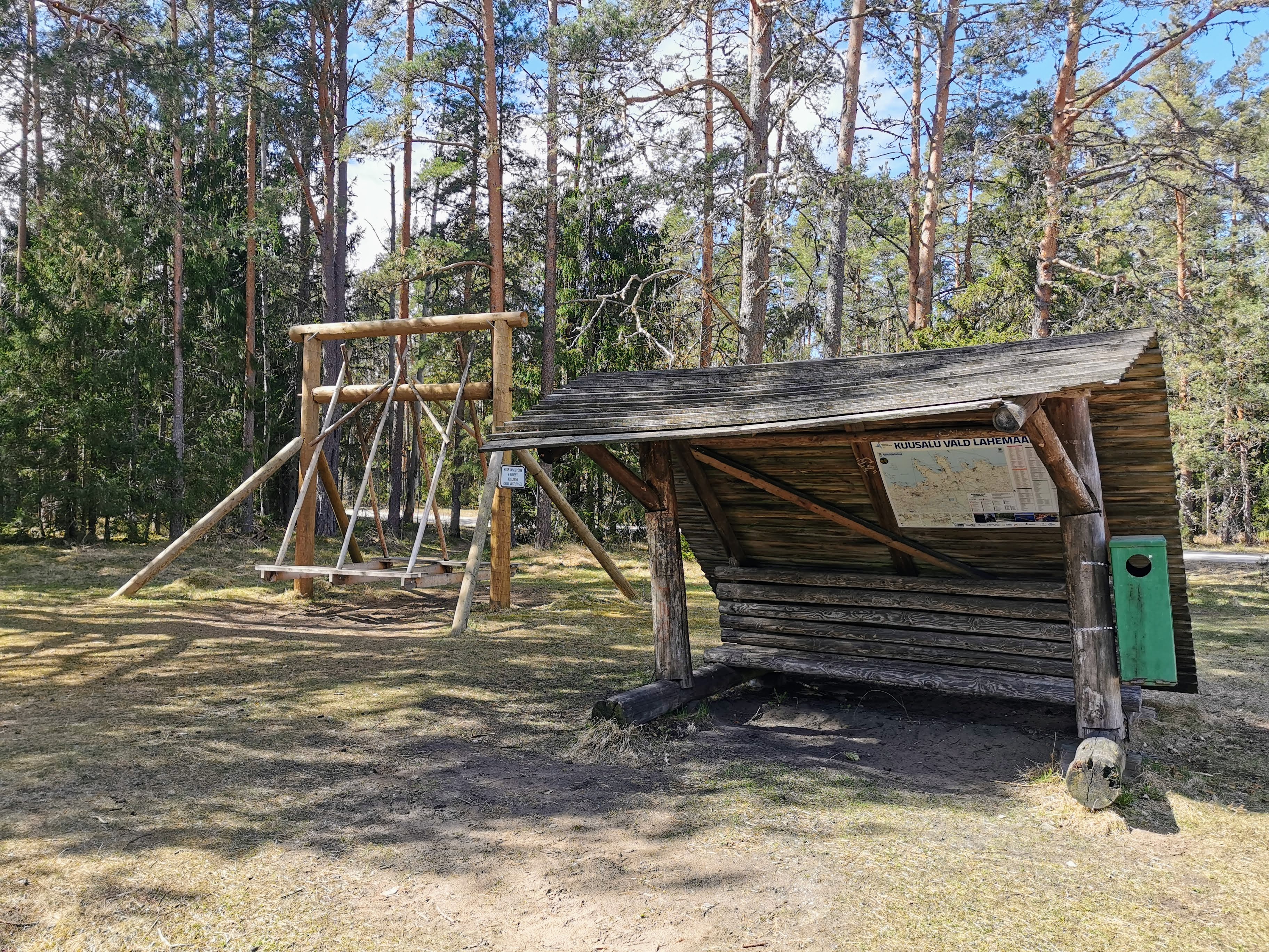 Nõmmeveski ūdenskrituma stāvvietā esošās ciema šūpoles un atpūtas zona