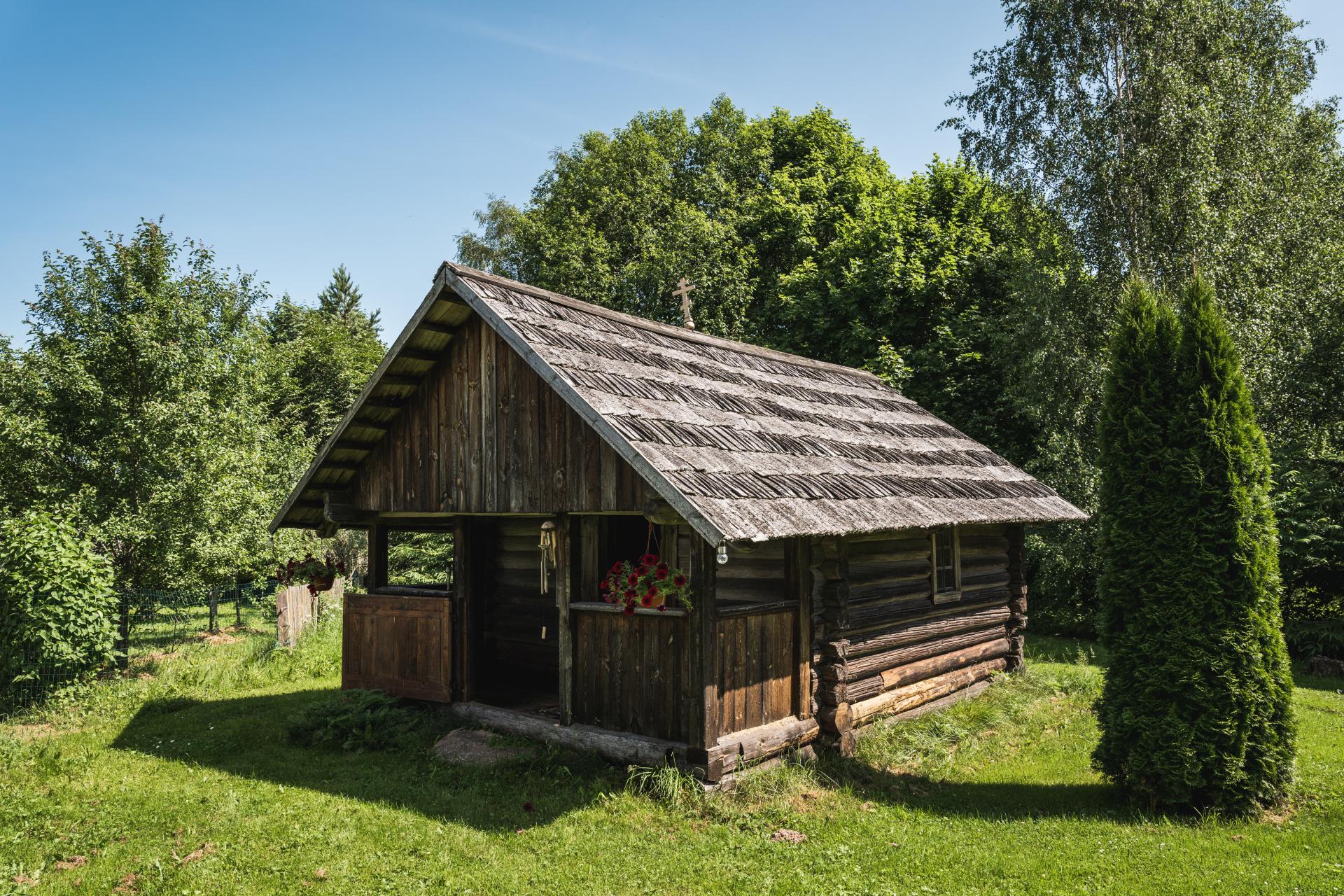 Laastukatusega autentne Serga tsässon