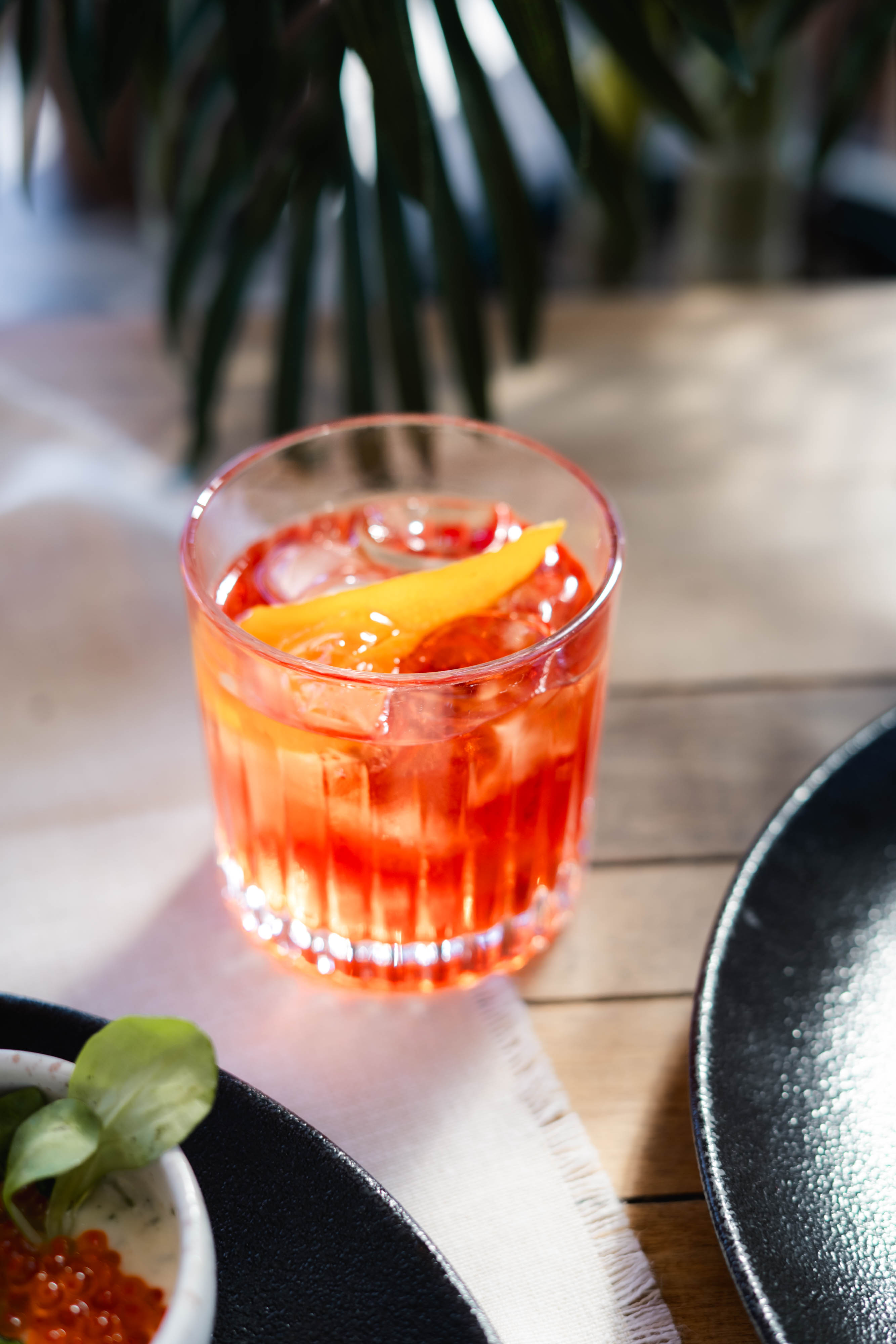 Woodland Whisper, alkoholivaba kokteil, Palo santo cordial, Corsaro Aperitivo, õun