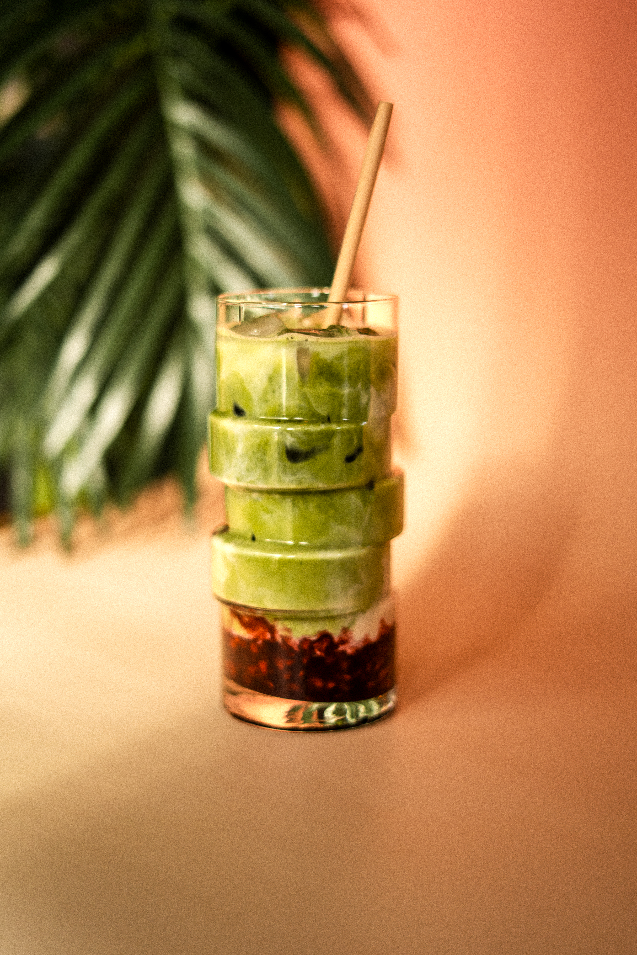 Jää Vaarika Matcha latte, iced rasberry matcha latte