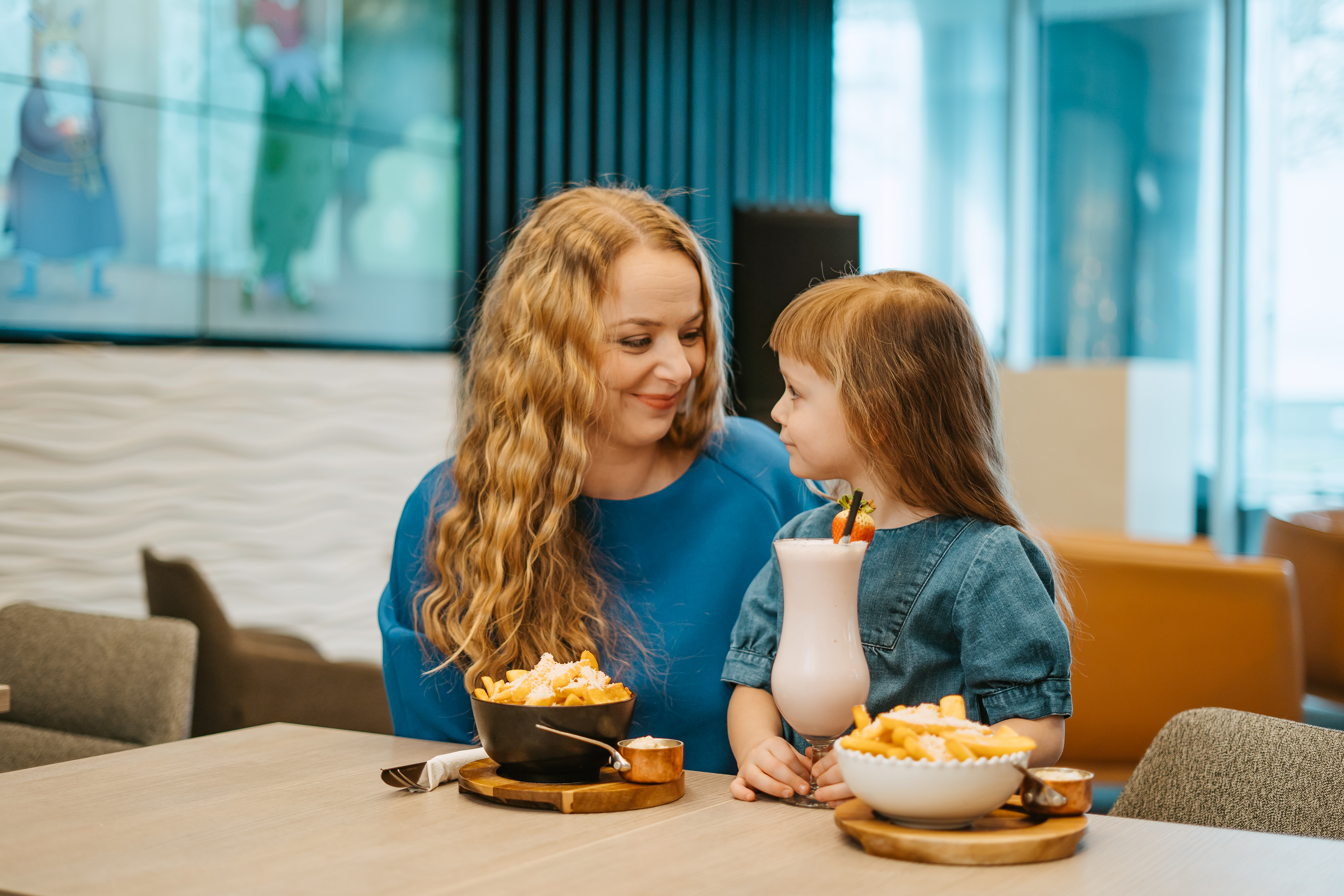 Lobby-baari lastesõbralik menüü pitsade ja pastadega.