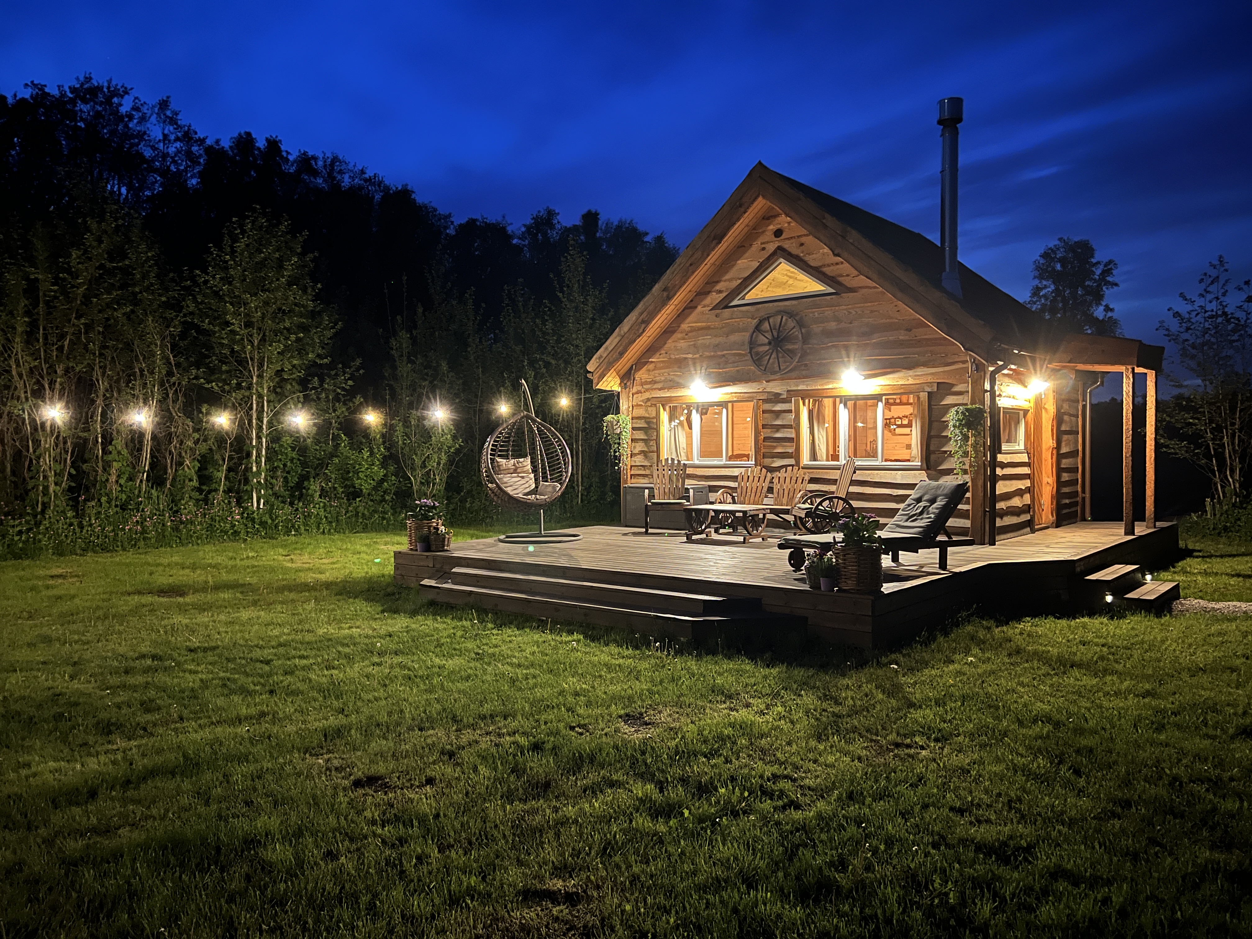 "Hobu House" ir mājīga un privāta atpūtas māja pie meža, tikai 10 minūšu brauciena attālumā no Hāpsalu pilsētas un netālu no skaistā Matsalu nacionālā