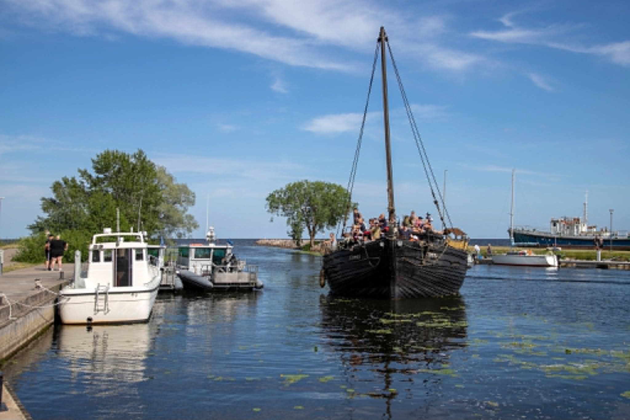 Peipsi järv on suur, peaaegu nagu meri. Peipsi järvefestival käib seitsme päevaga läbi seitse sadamat alustades põhjapoolt Vasknarvast ja liikudes lõu
