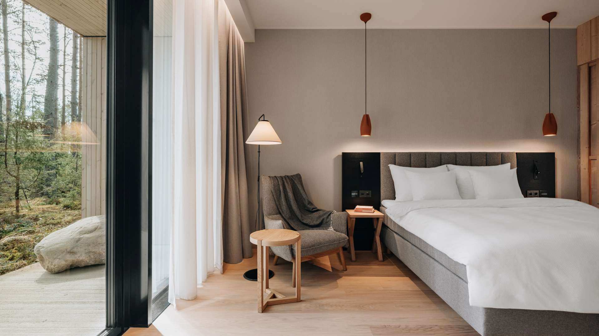 Kurro Nature Spa cozy bedrooms with a view of nature