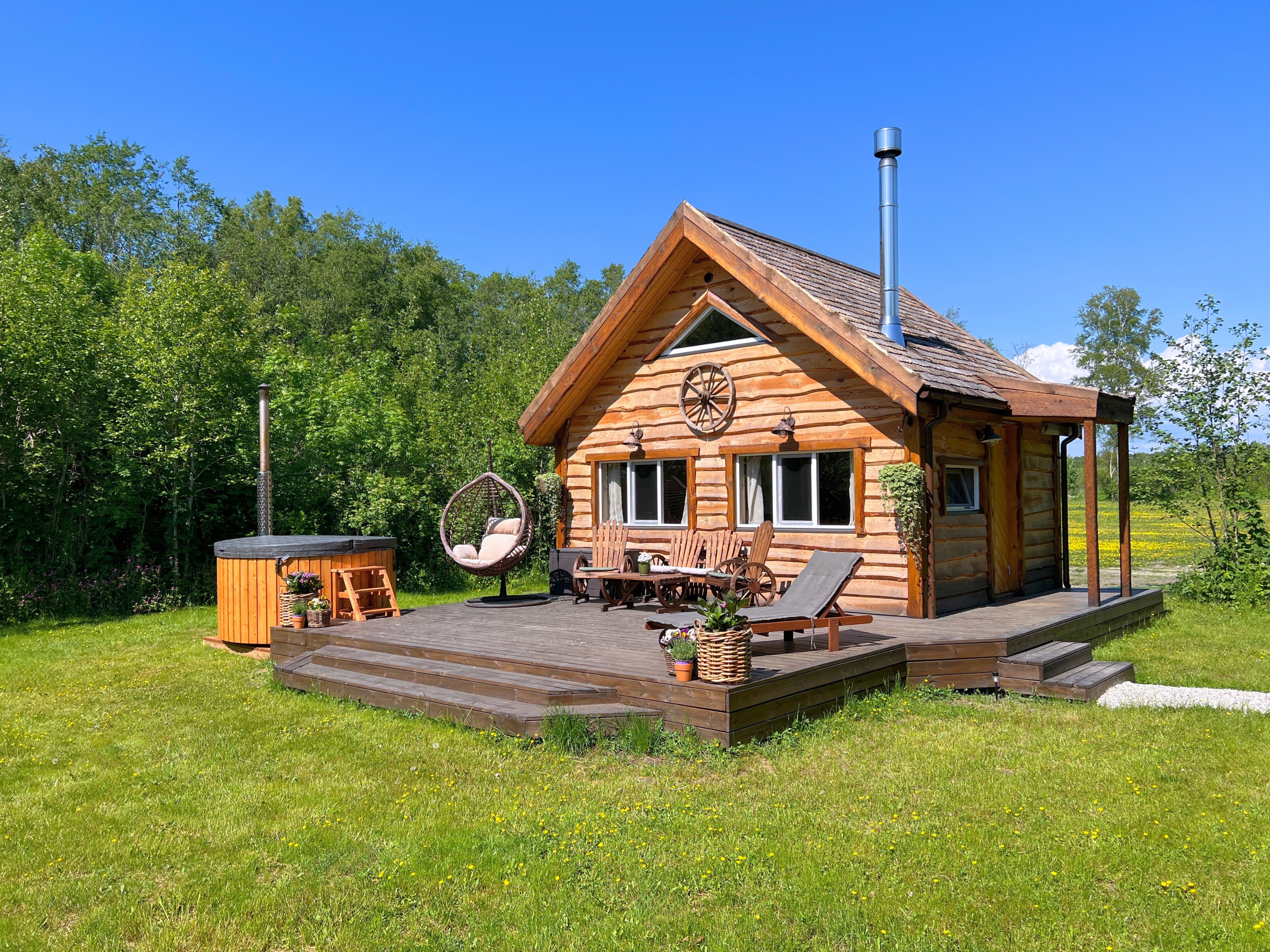 Hobu House puhkemaja väljast päeval